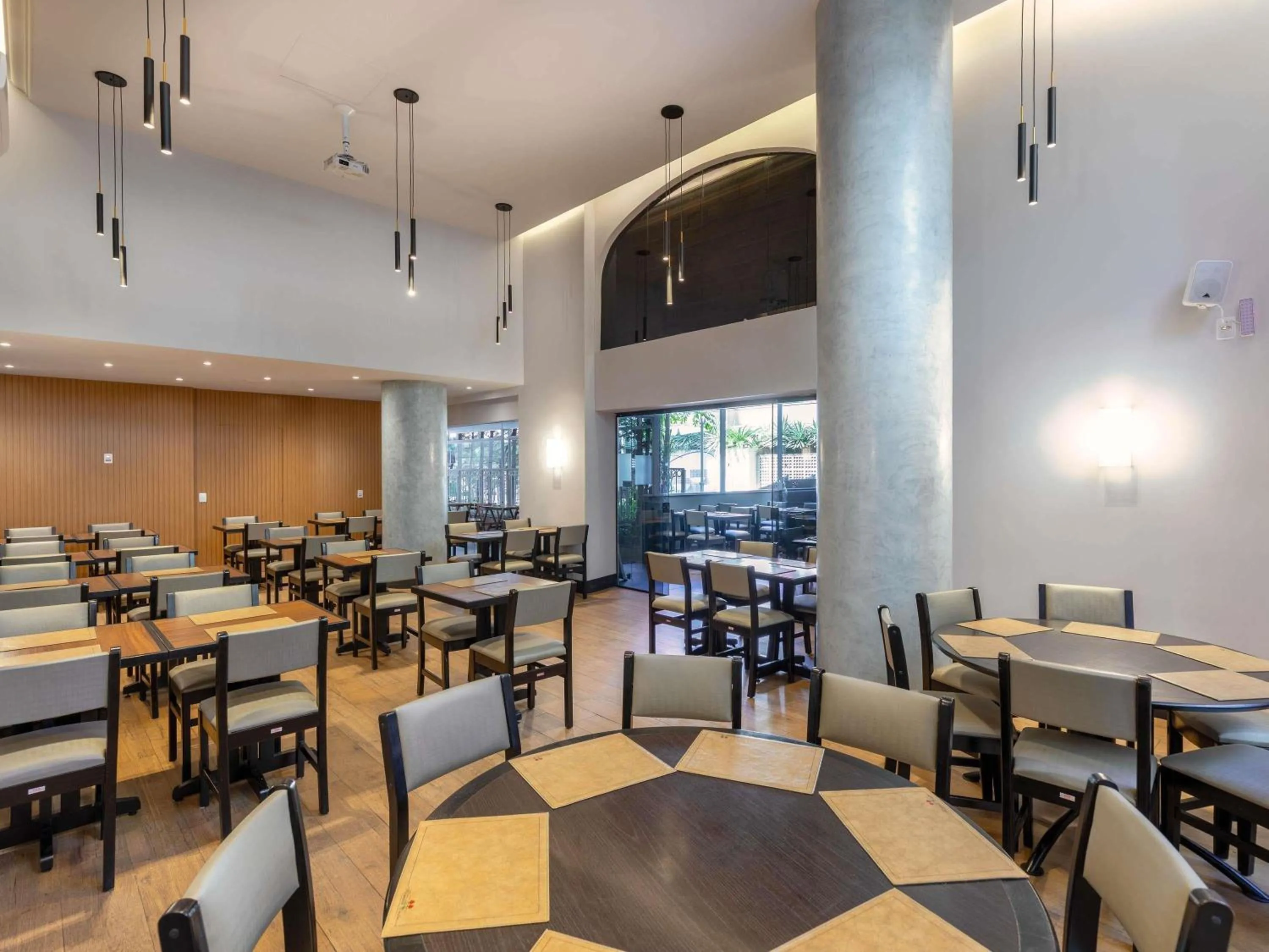 Restaurant/places to eat in Mercure Sao Paulo JK