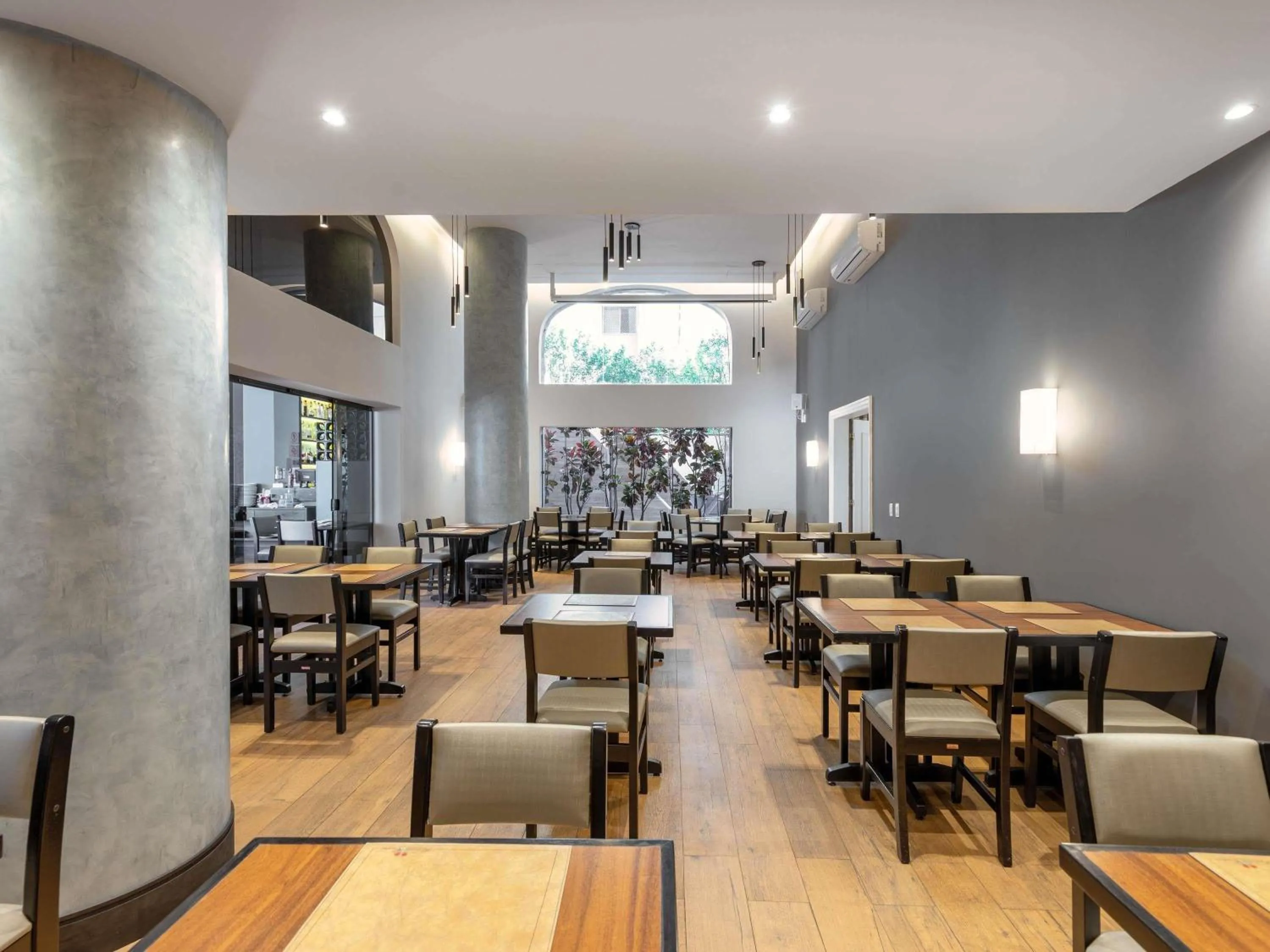 Restaurant/places to eat in Mercure Sao Paulo JK