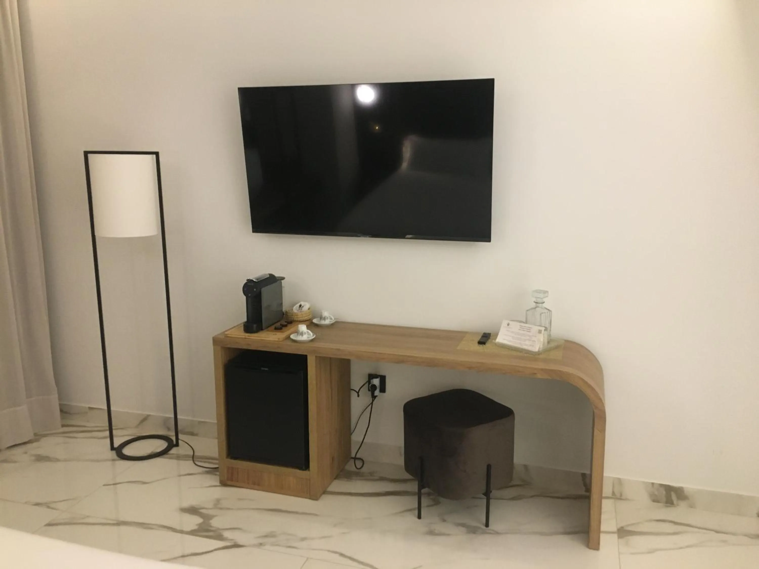 TV and multimedia in Hotel Las Tres Campanas