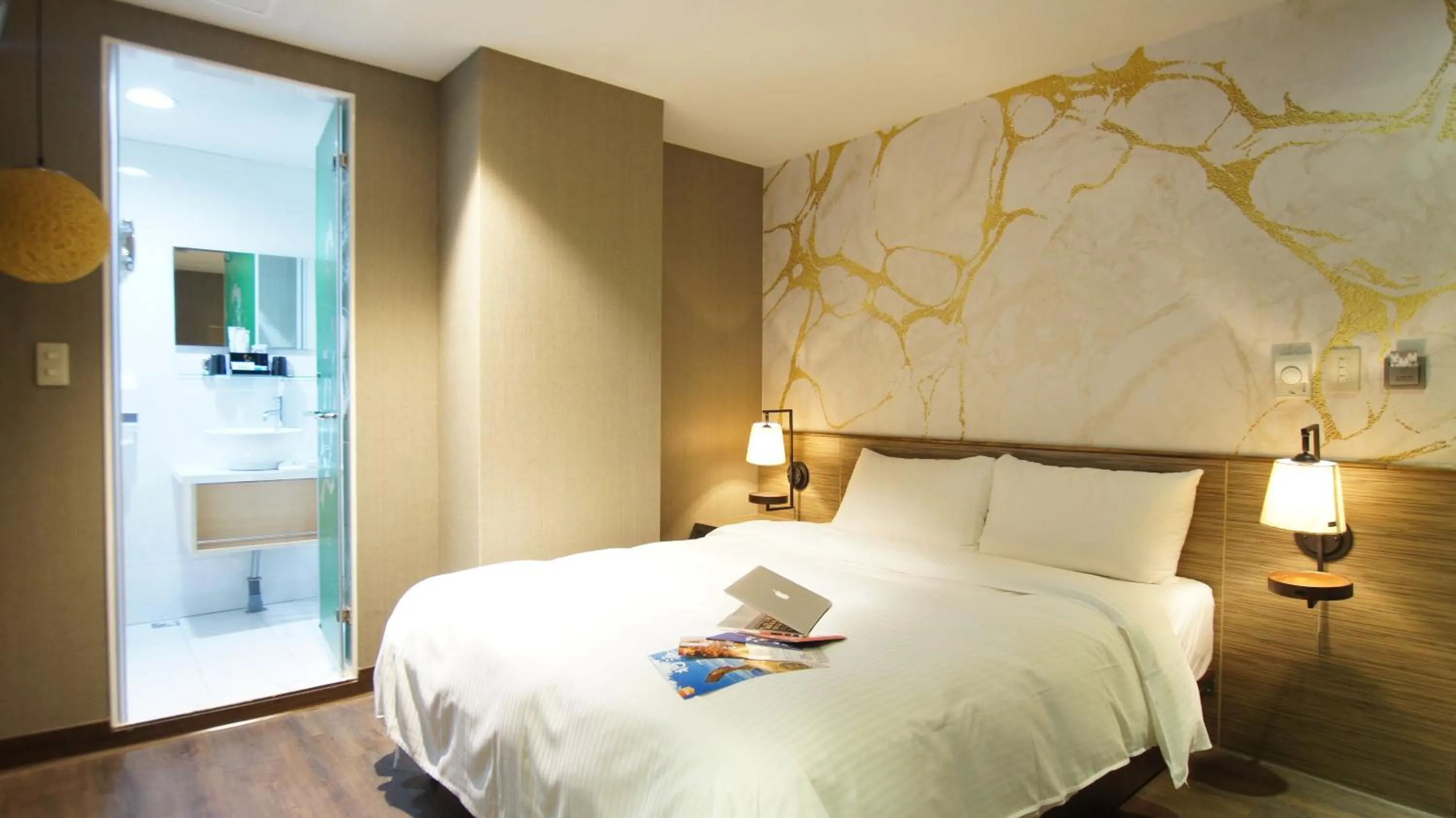 Photo of the whole room, Bed in Colors Infinity Inn