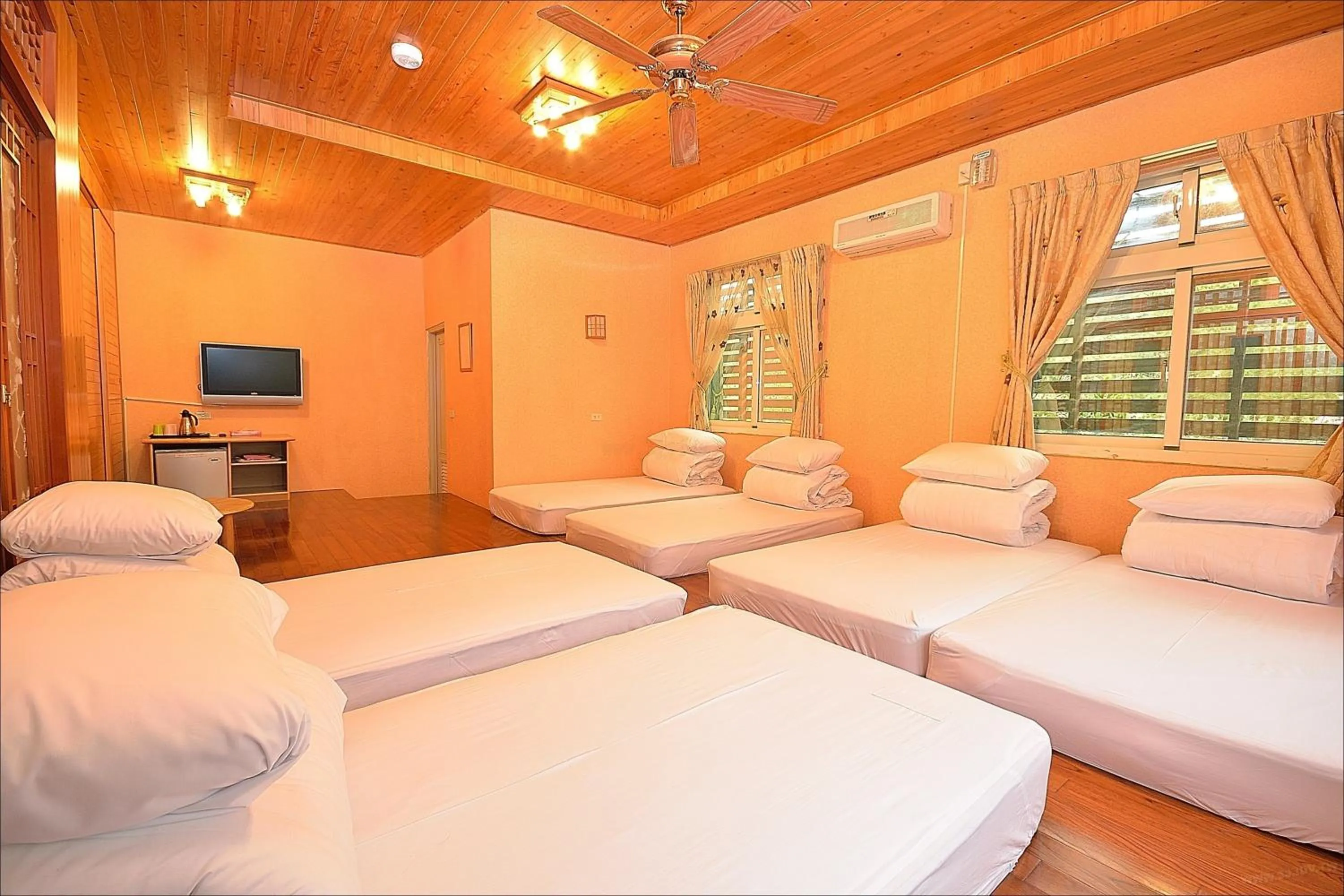 Photo of the whole room, Bed in Sitou Peach Villa B&B