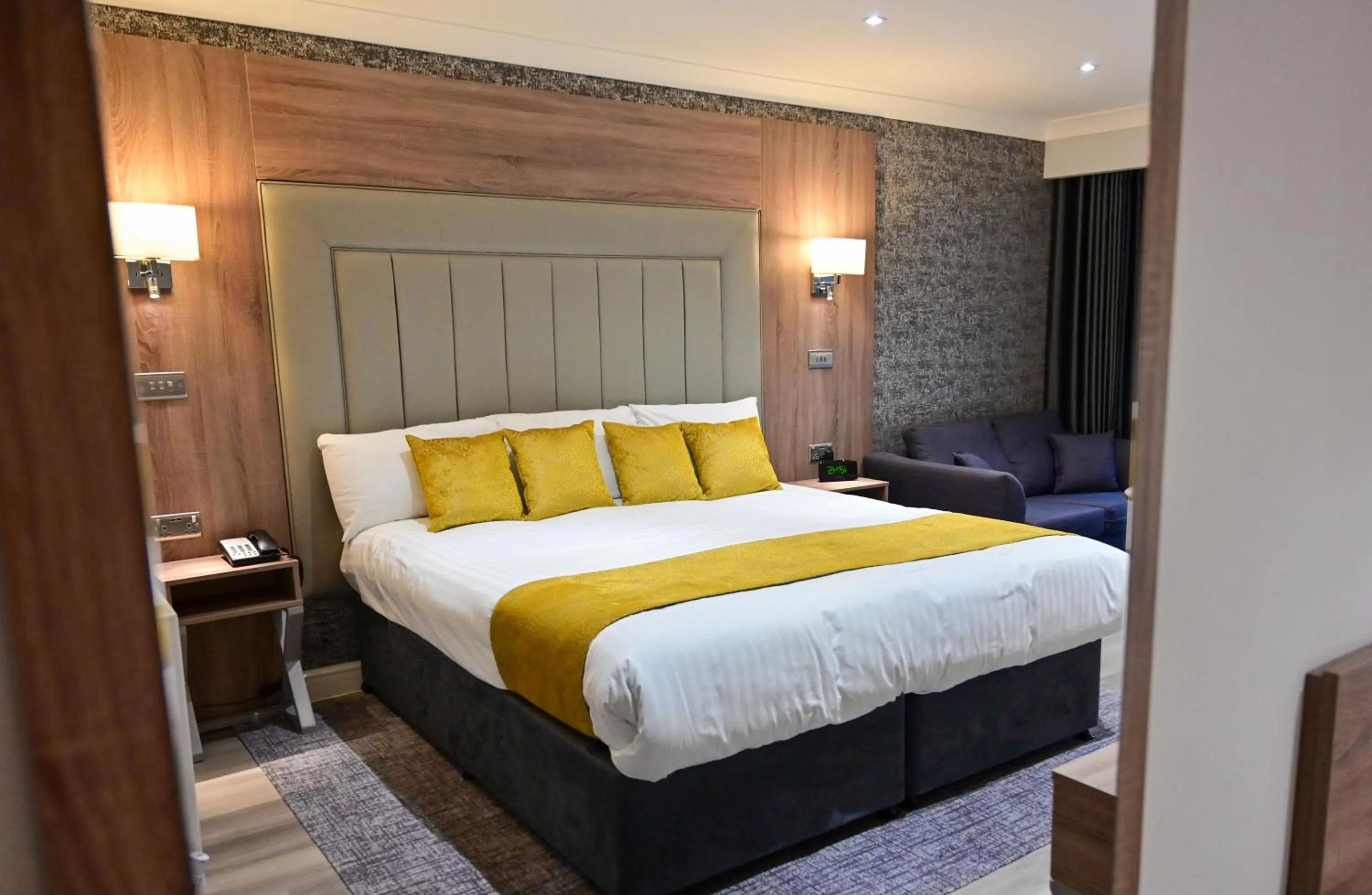 Bedroom, Bed in Best Western Premier Heronston Hotel & Spa