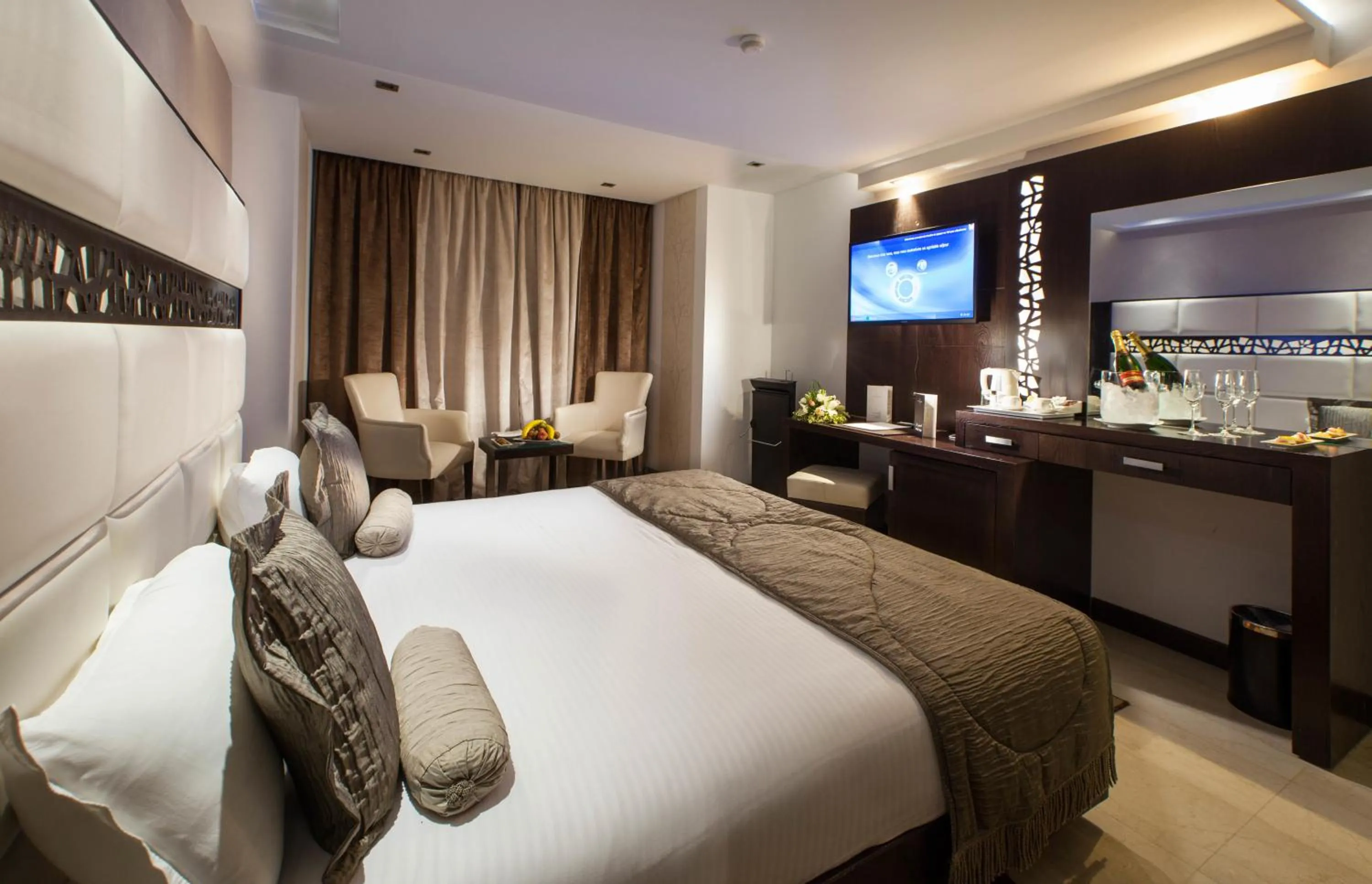 Bed in Samarons Hotels