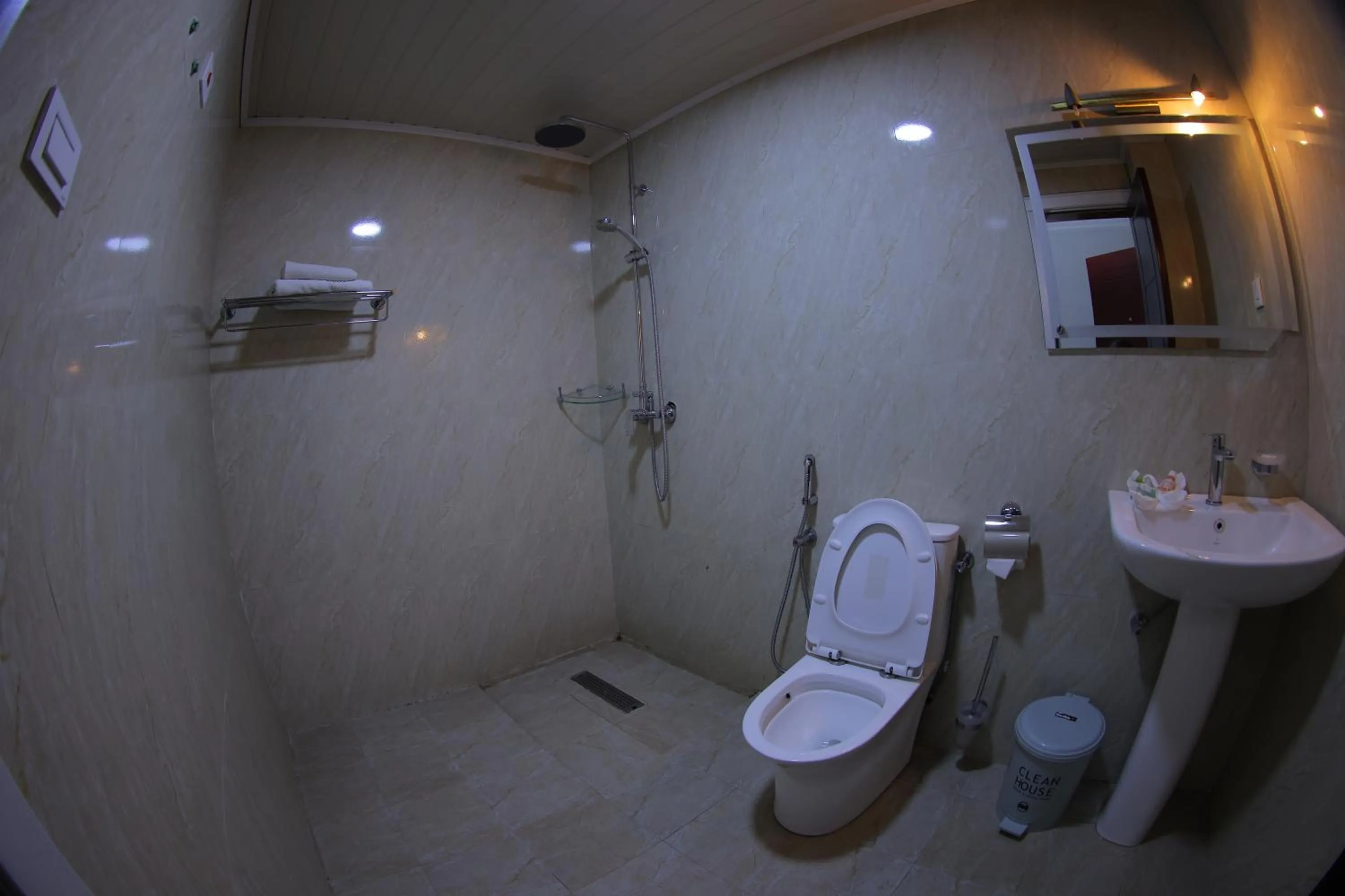 Shower in Trinity Hotel