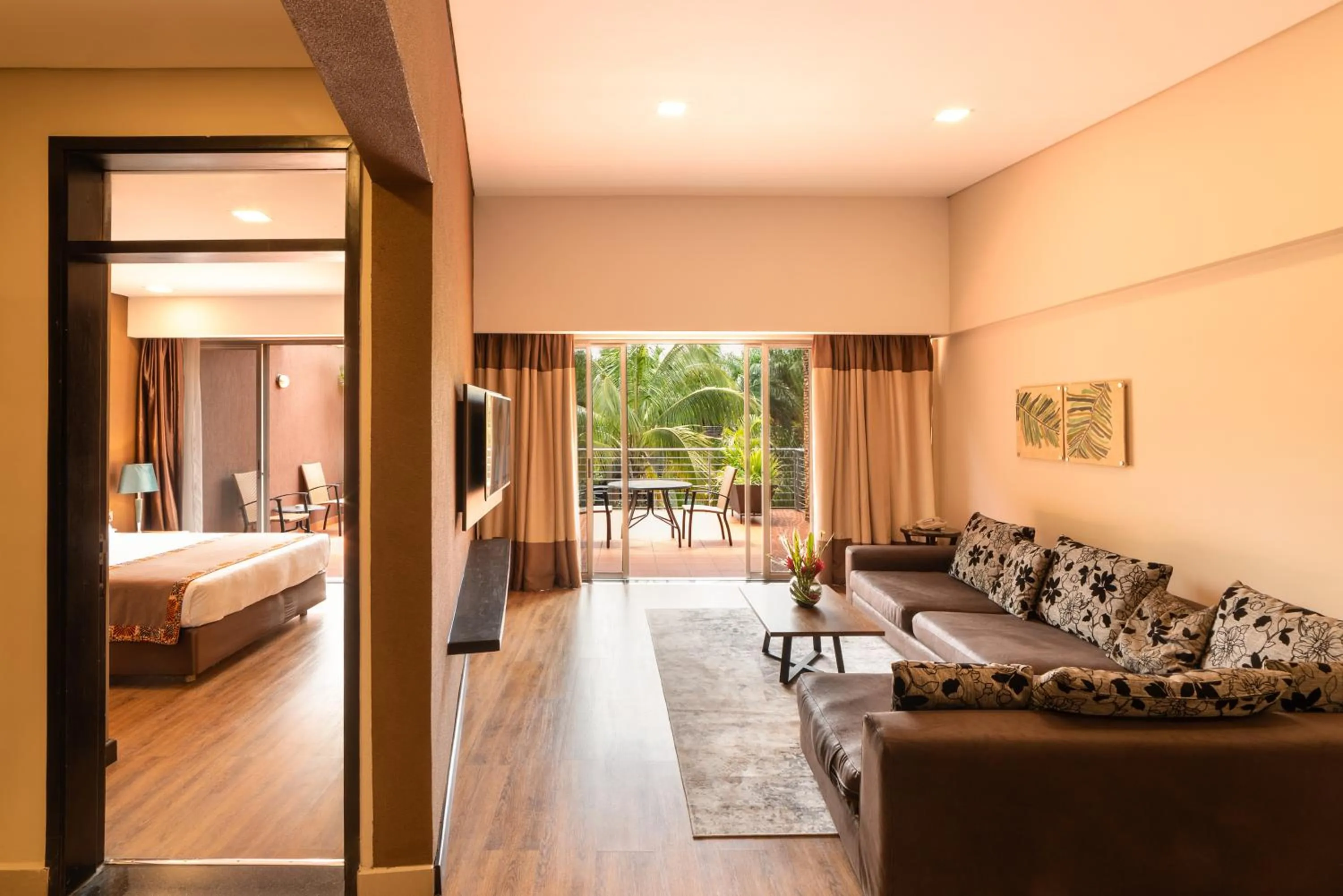 Living room, Bed in Kabira Country Club