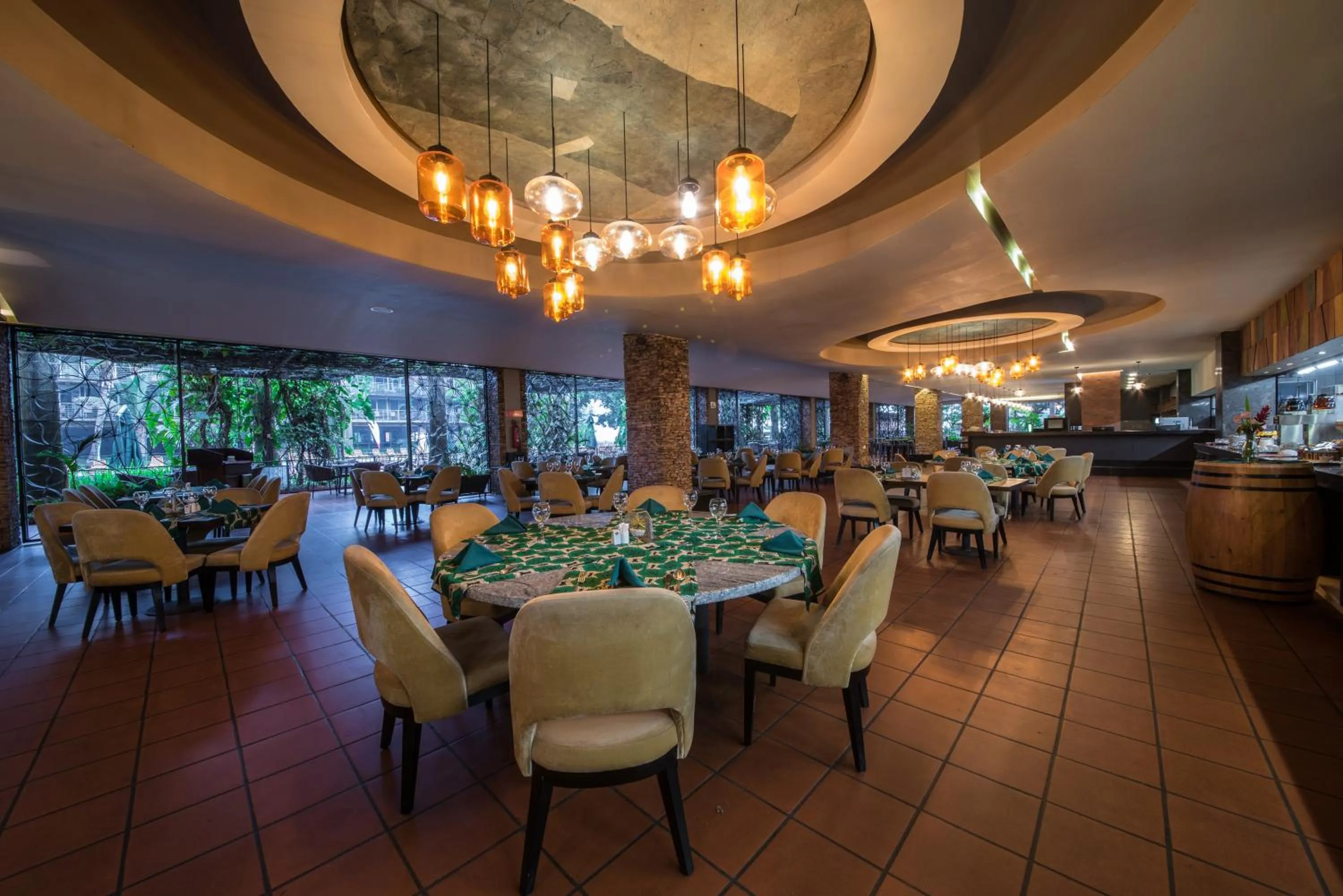 Restaurant/places to eat in Kabira Country Club