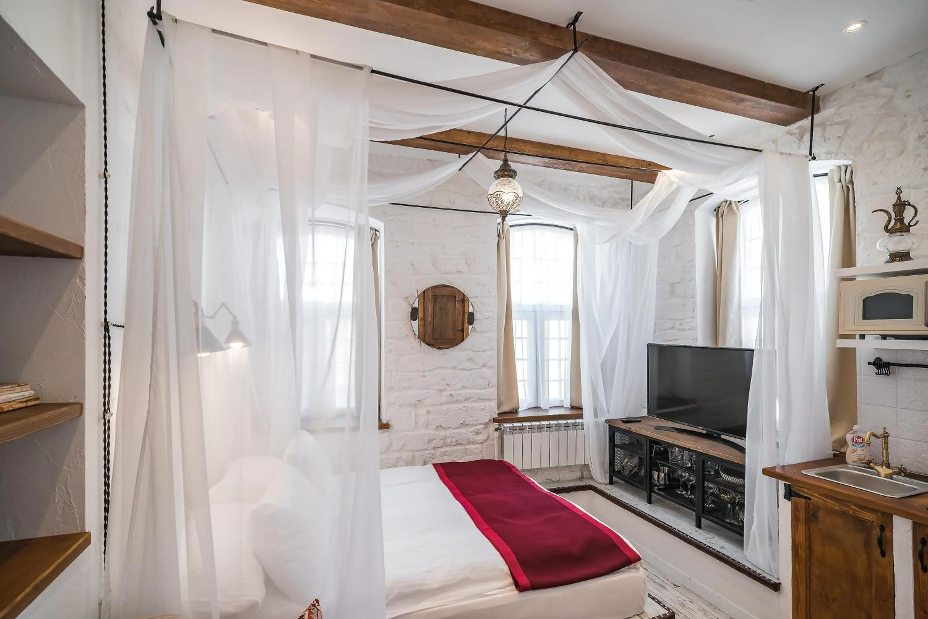 Communal lounge/ TV room, Bed in R Studios Old Baku