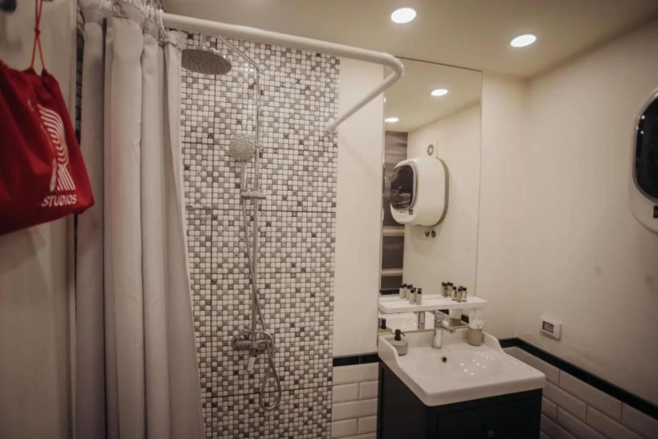 Shower in R Studios Old Baku