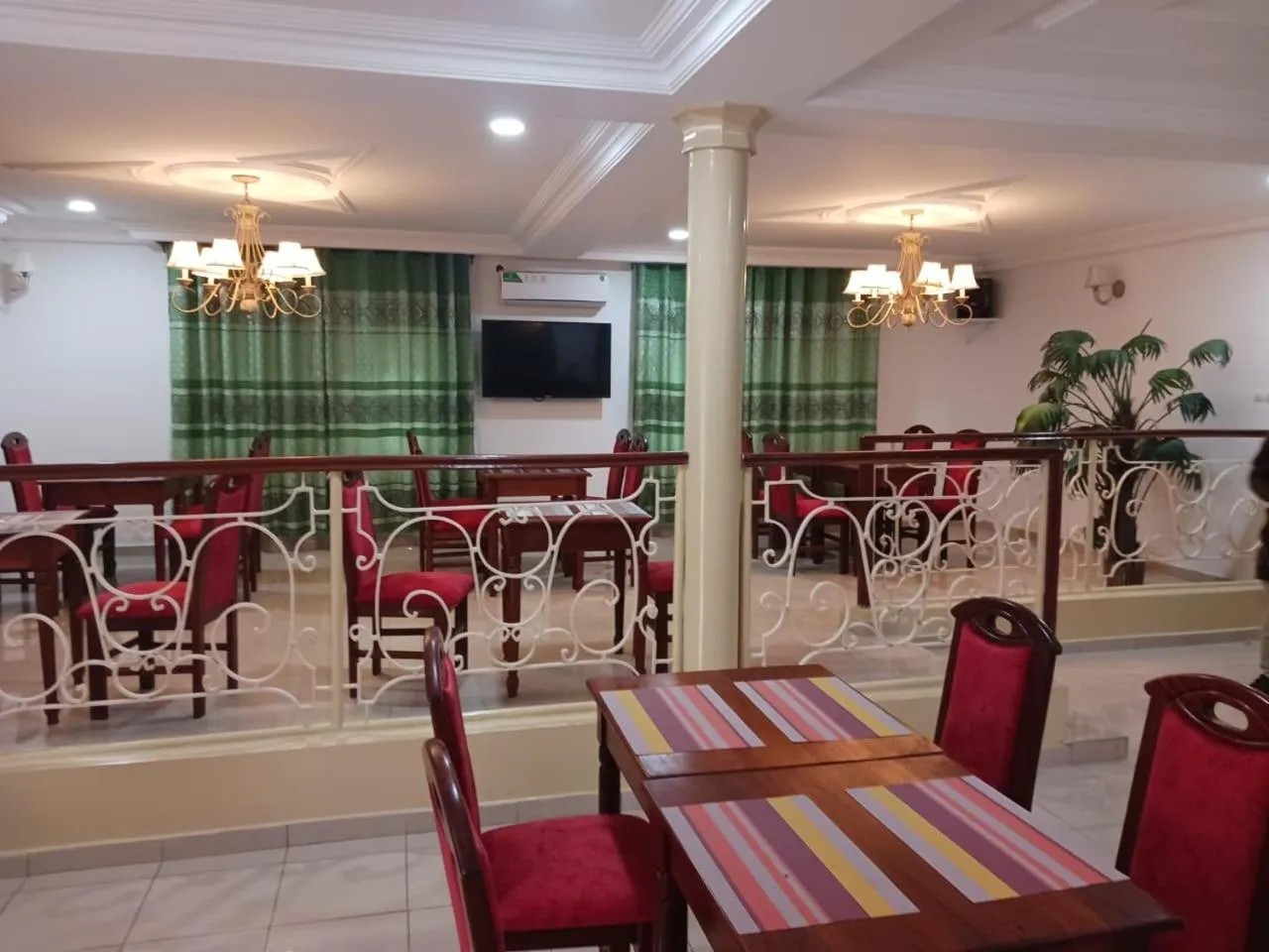 Restaurant/places to eat in Hotel BKBG Benin