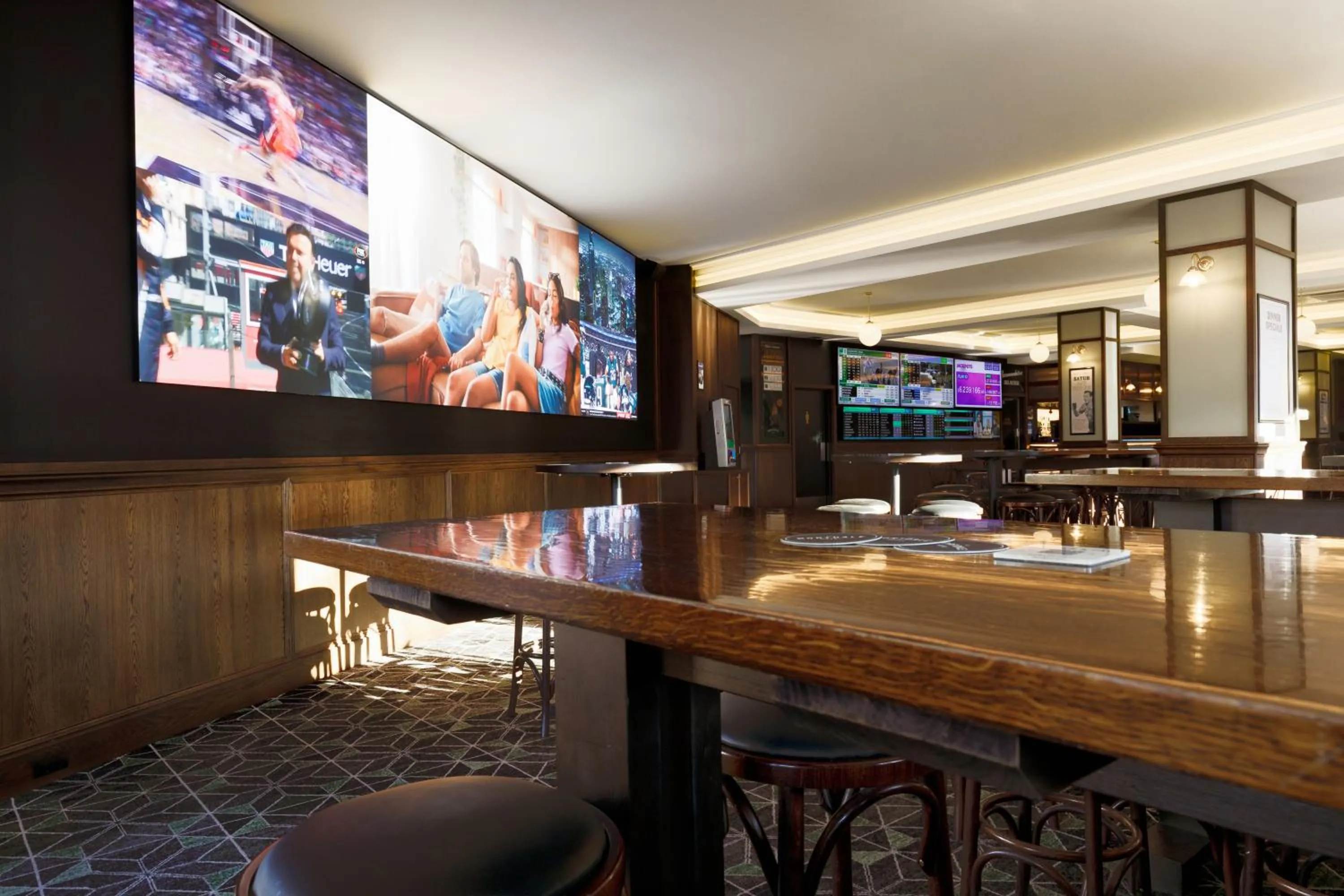 Restaurant/places to eat in Mortdale Hotel