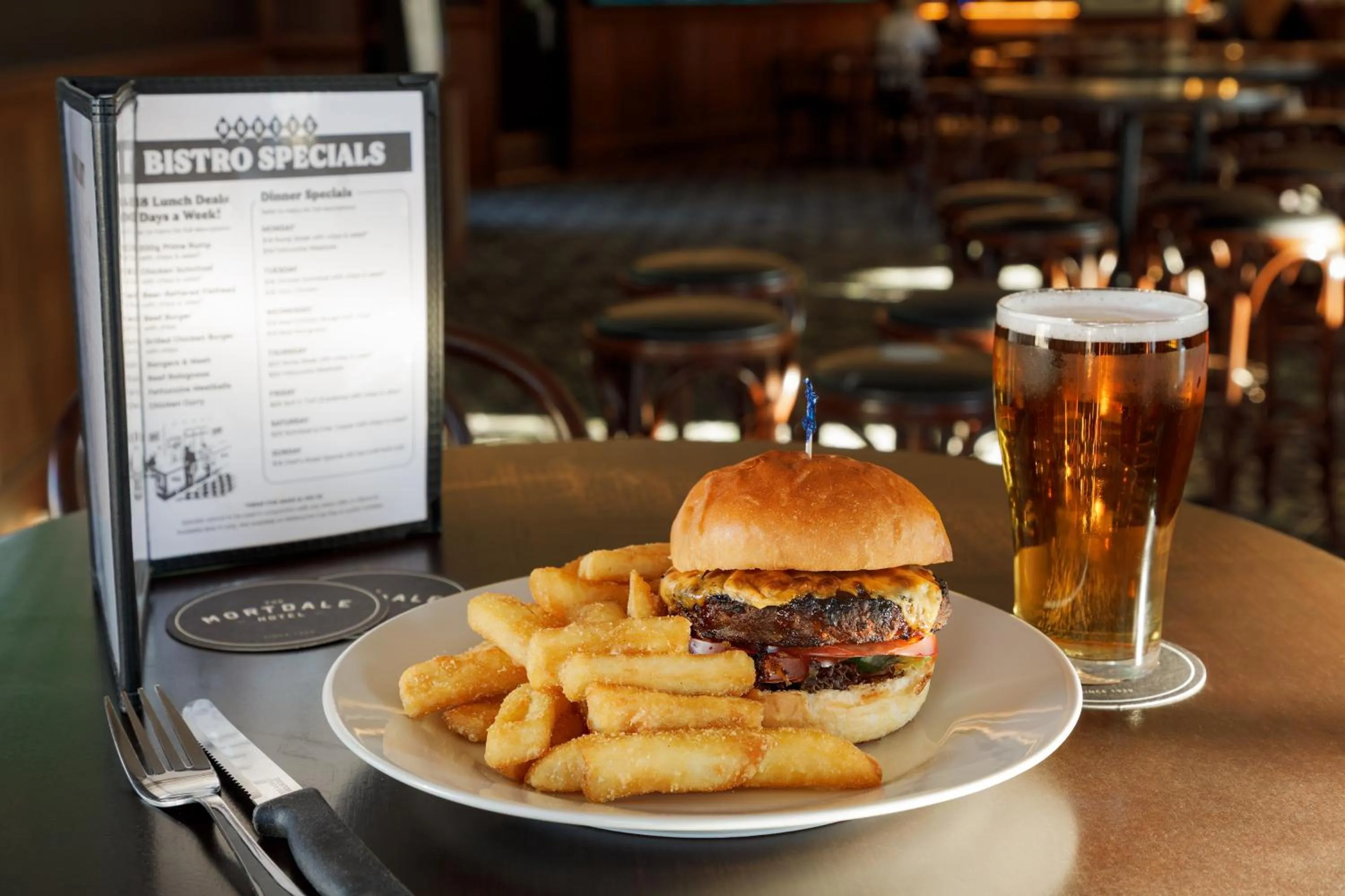 Restaurant/places to eat in Mortdale Hotel