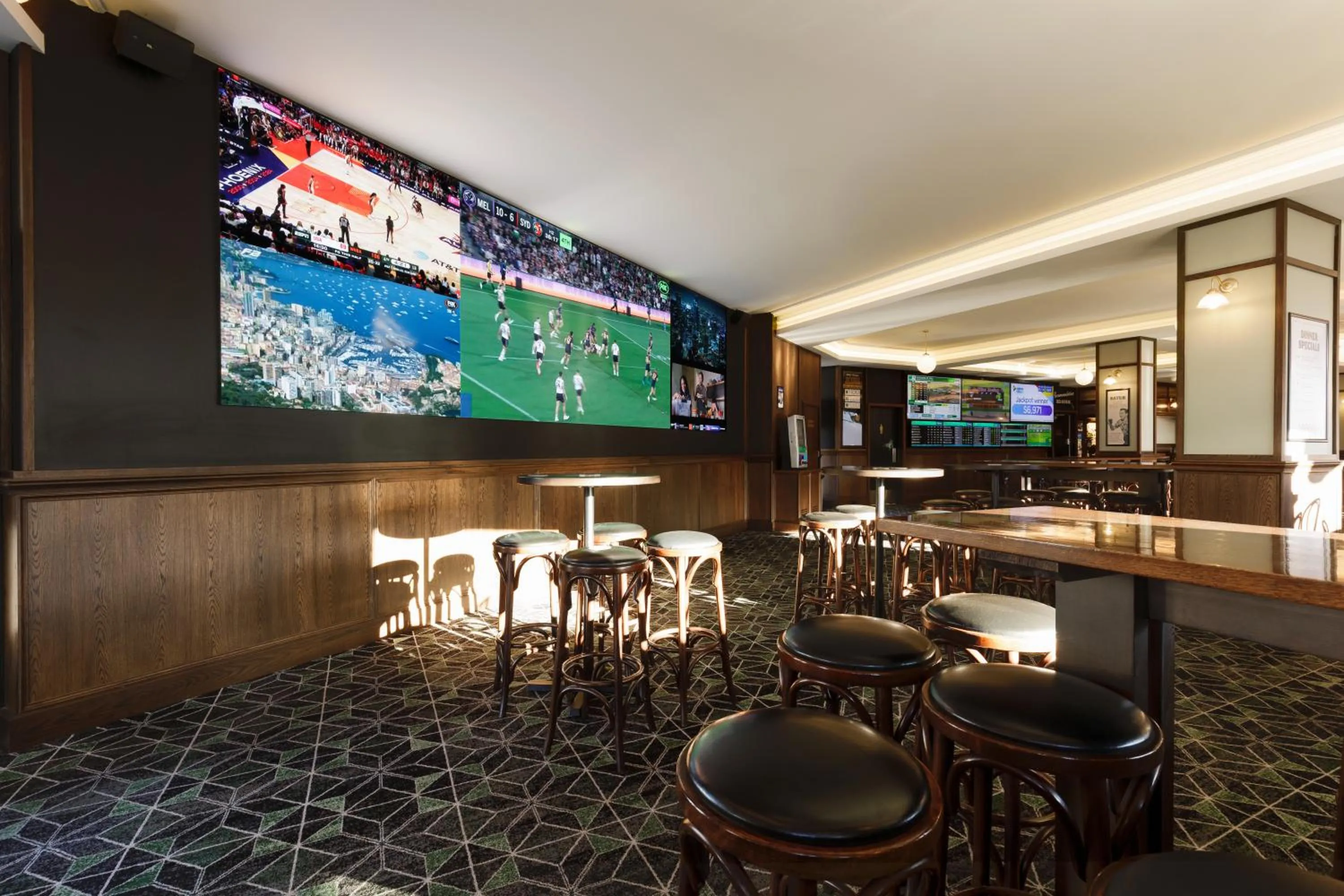 Restaurant/places to eat in Mortdale Hotel