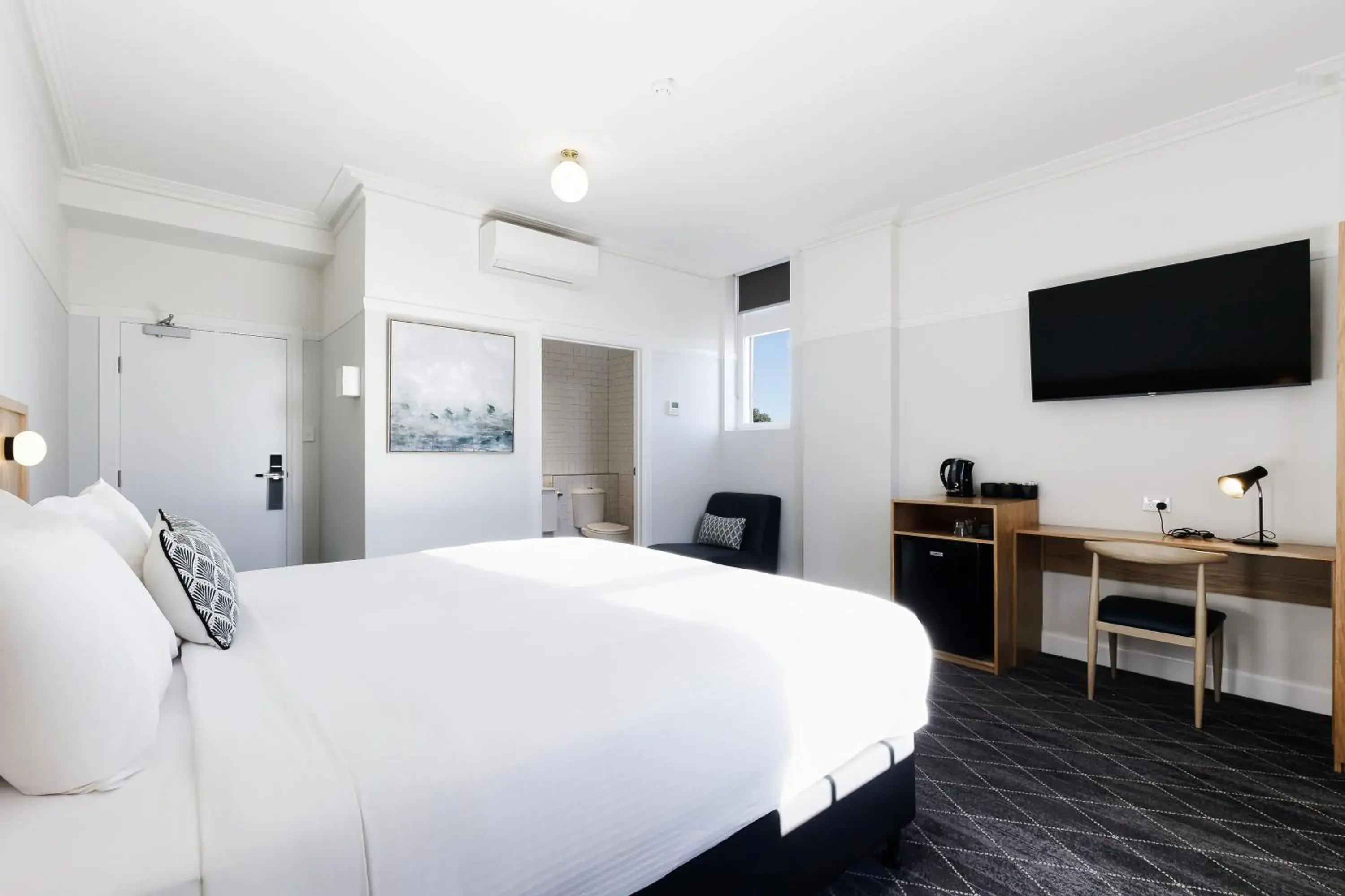 Standard King Room in Mortdale Hotel Standard King Room in Mortdale Hotel