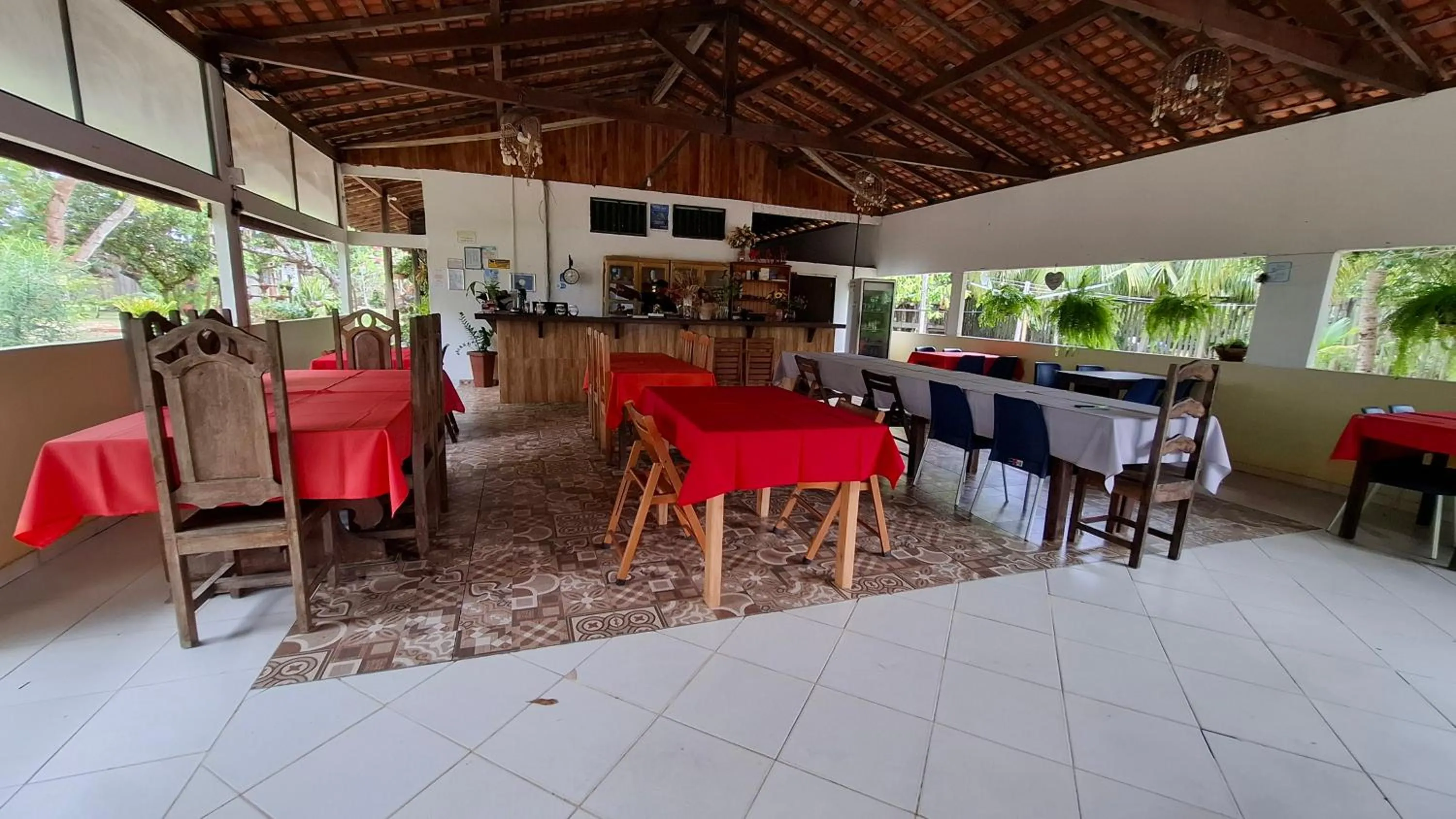 Restaurant/places to eat in Pousada Bosque dos Aruãs