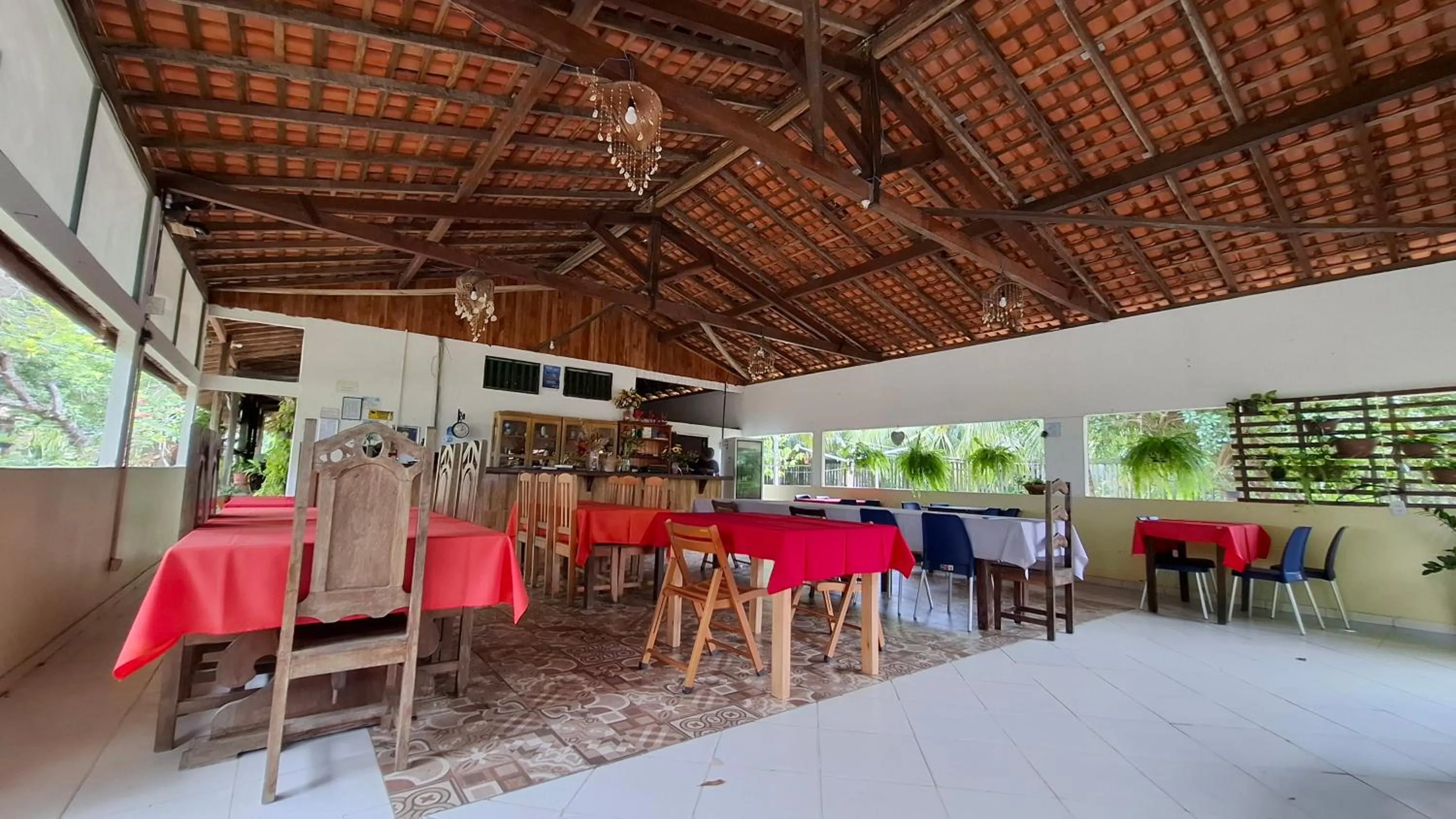 Restaurant/places to eat in Pousada Bosque dos Aruãs