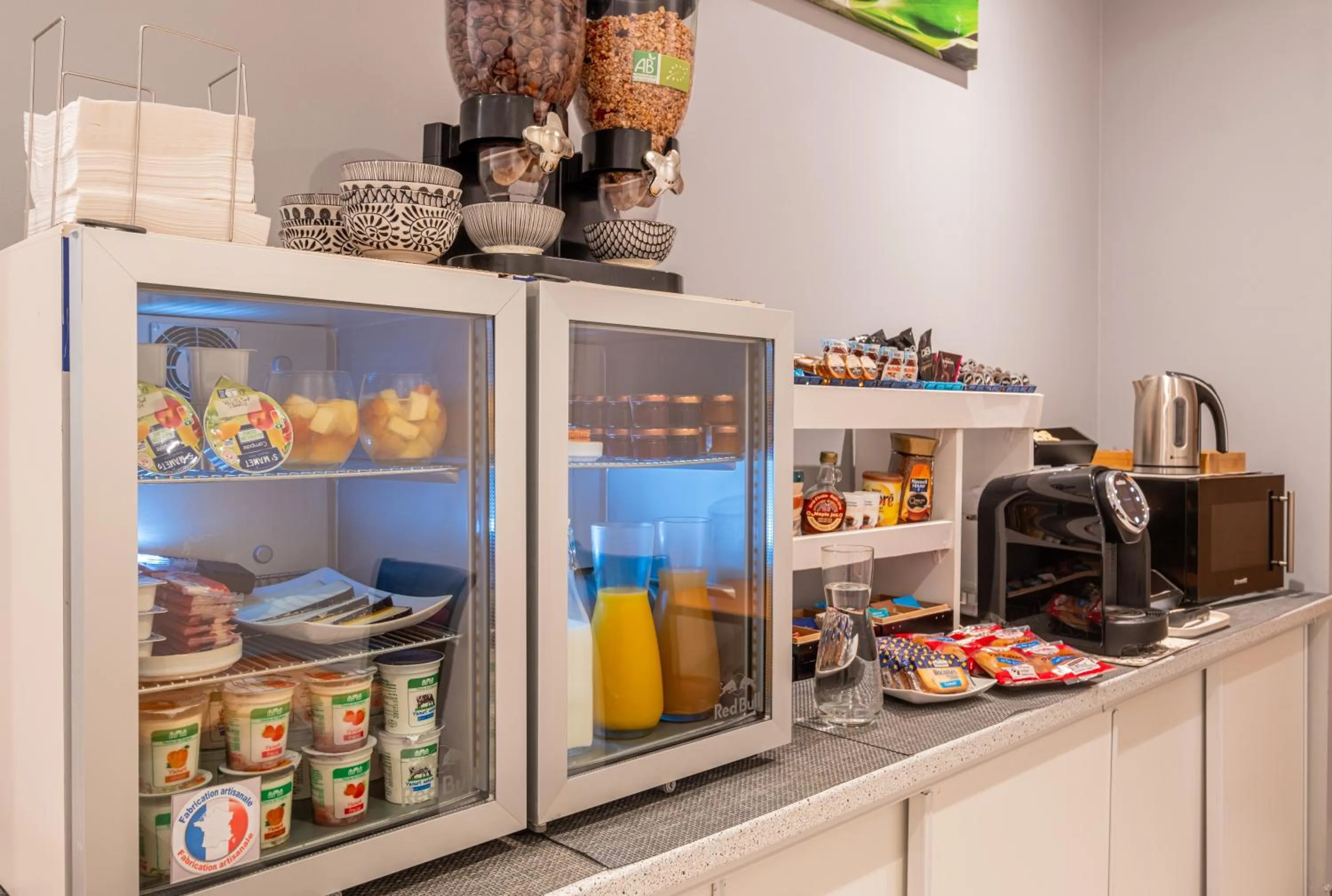 Breakfast in Hotel la Perle Montparnasse