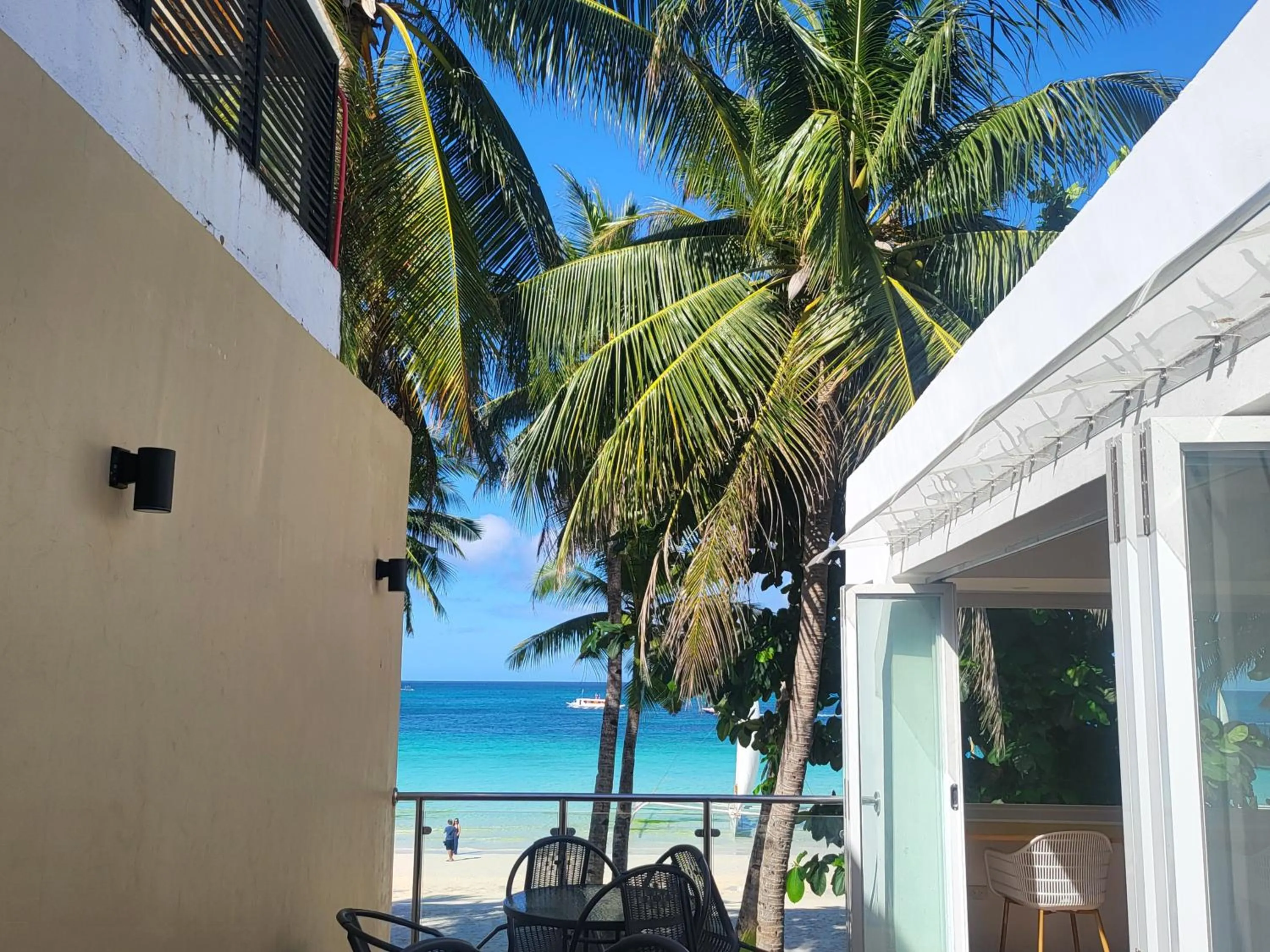 Sunvilla beachfront hotel