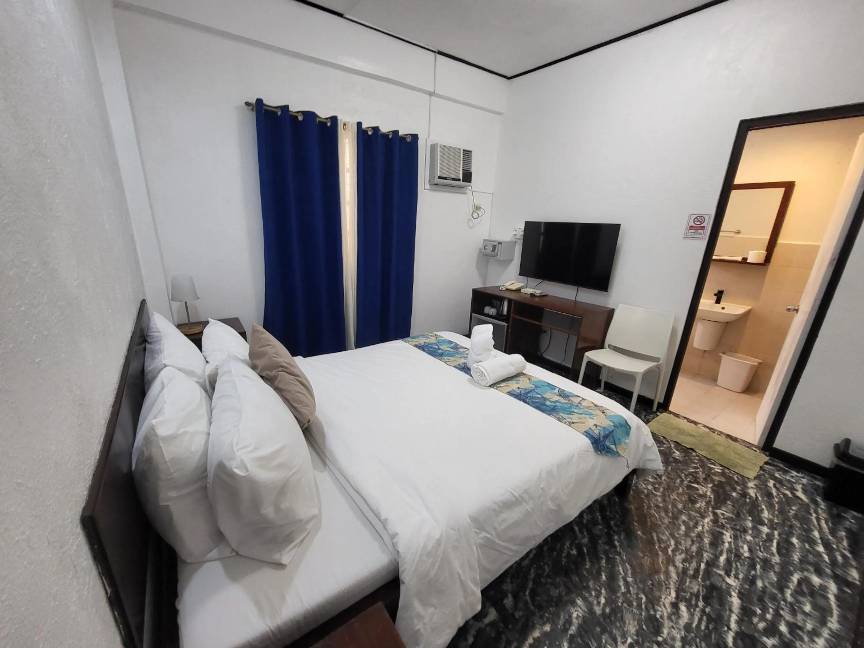 Bed in Sunvilla beachfront hotel