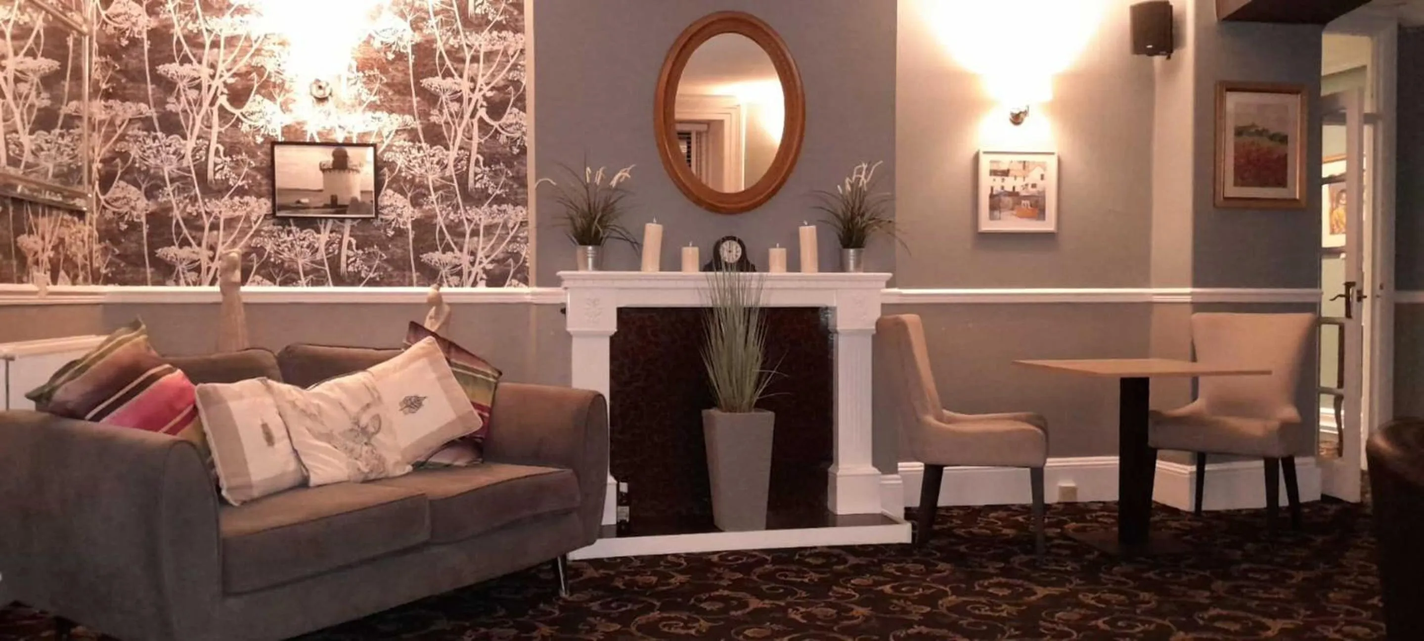 Lobby or reception in OYO Lamphey Hall