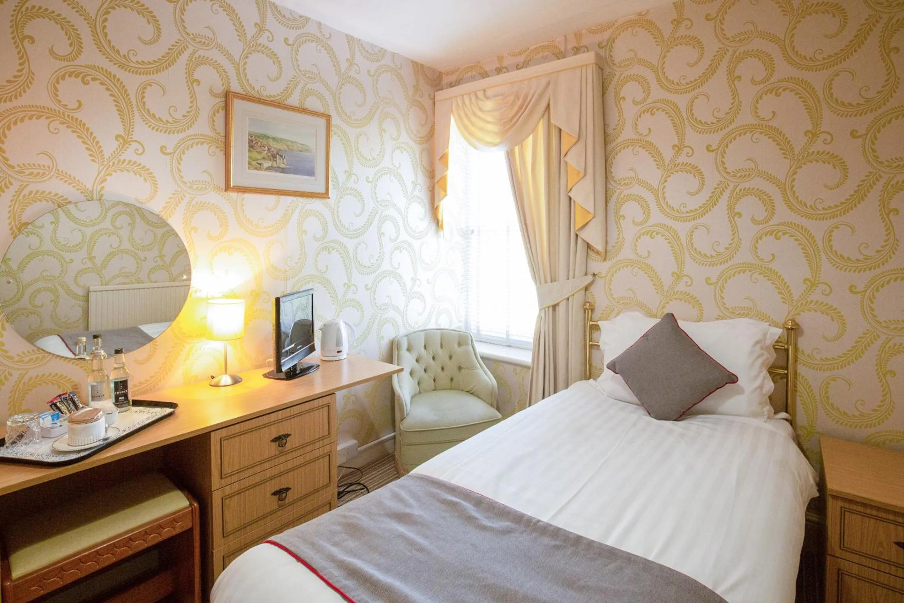 Bedroom, Bed in OYO Lamphey Hall
