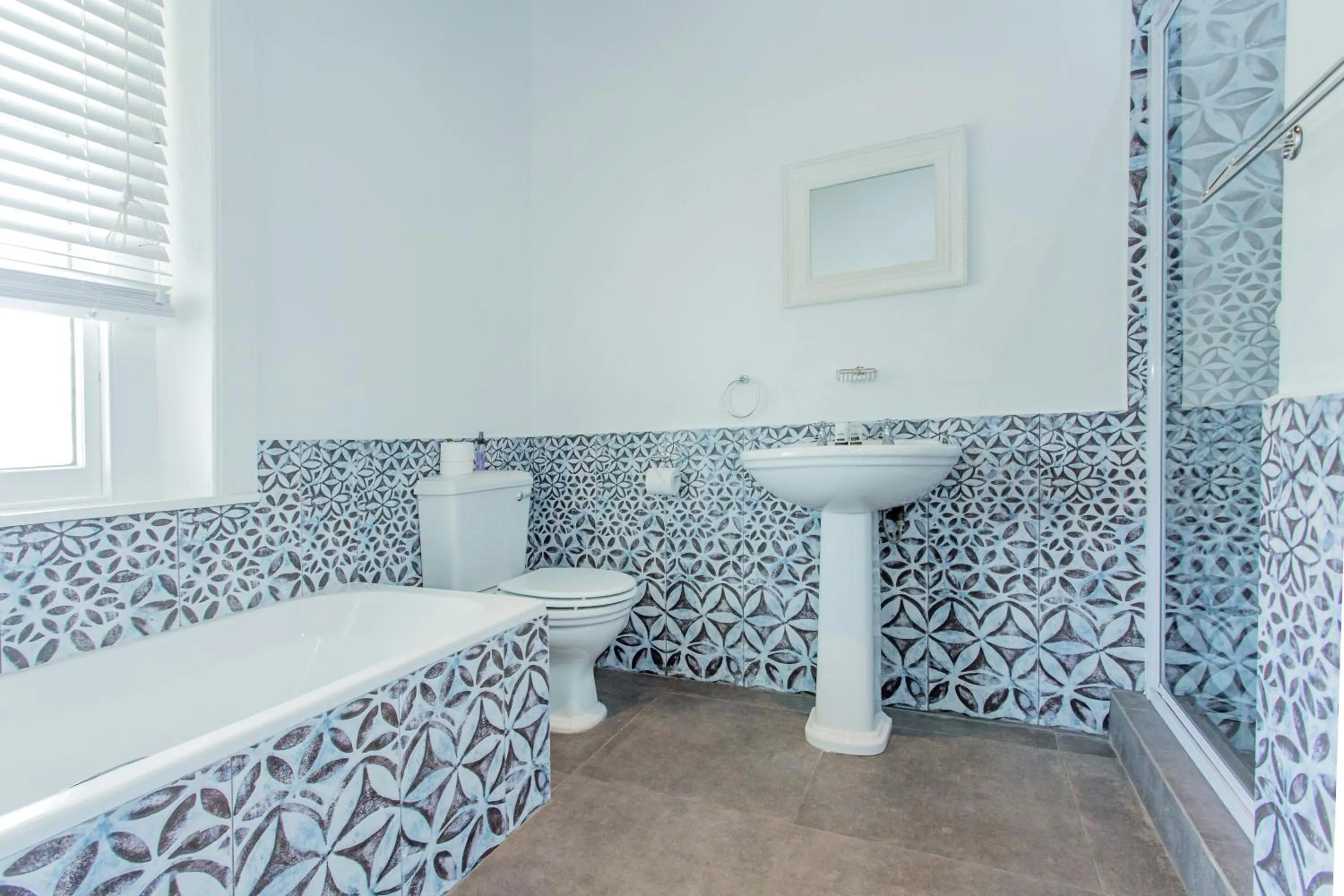 Shower in Swartberg Country Manor