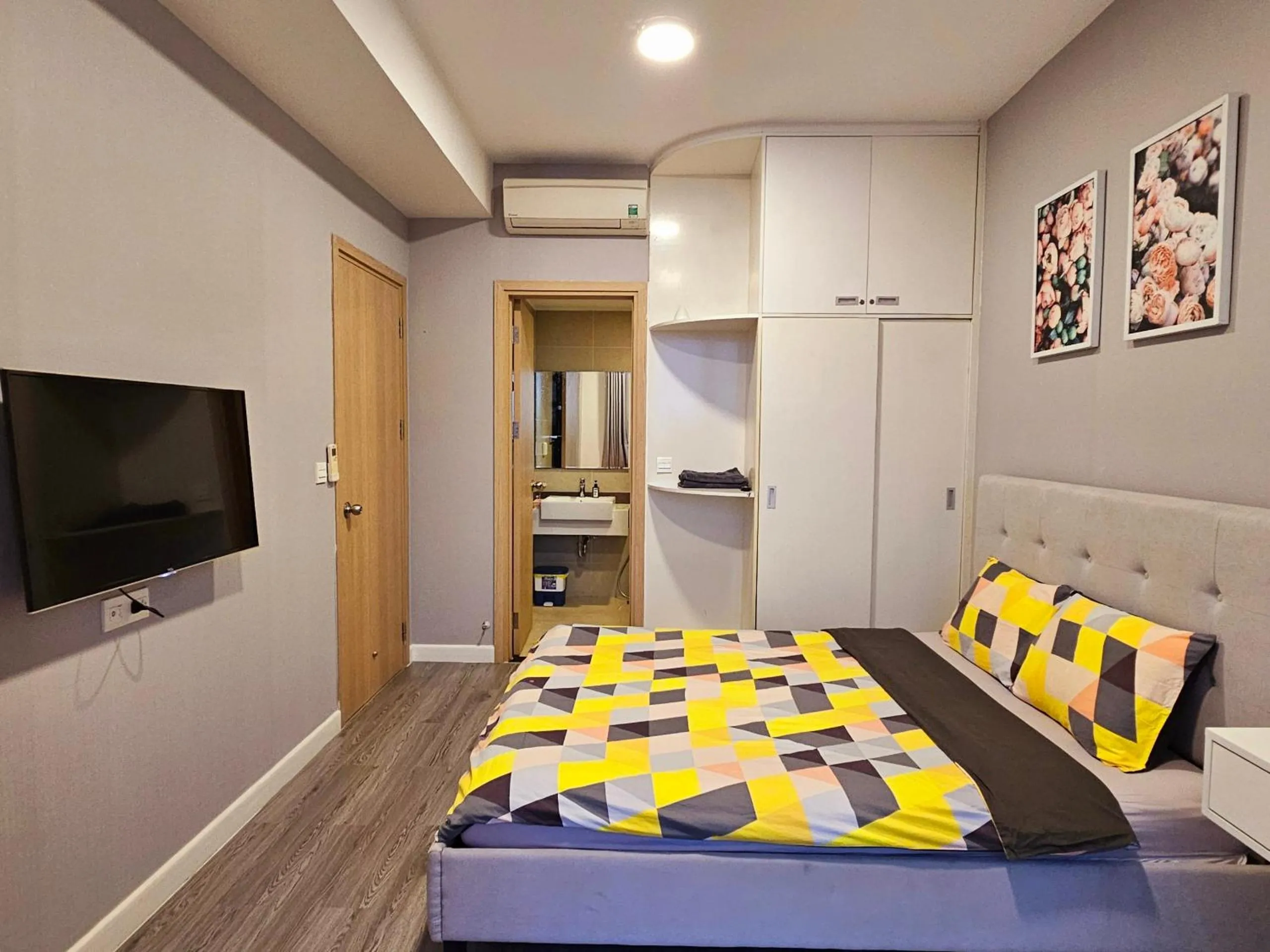 Communal lounge/ TV room, TV/Entertainment Center in Local Home Pham Ngu Lao