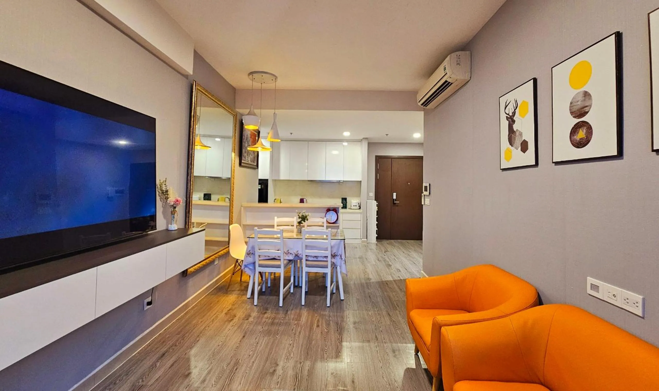 Communal lounge/ TV room, Seating Area in Local Home Pham Ngu Lao