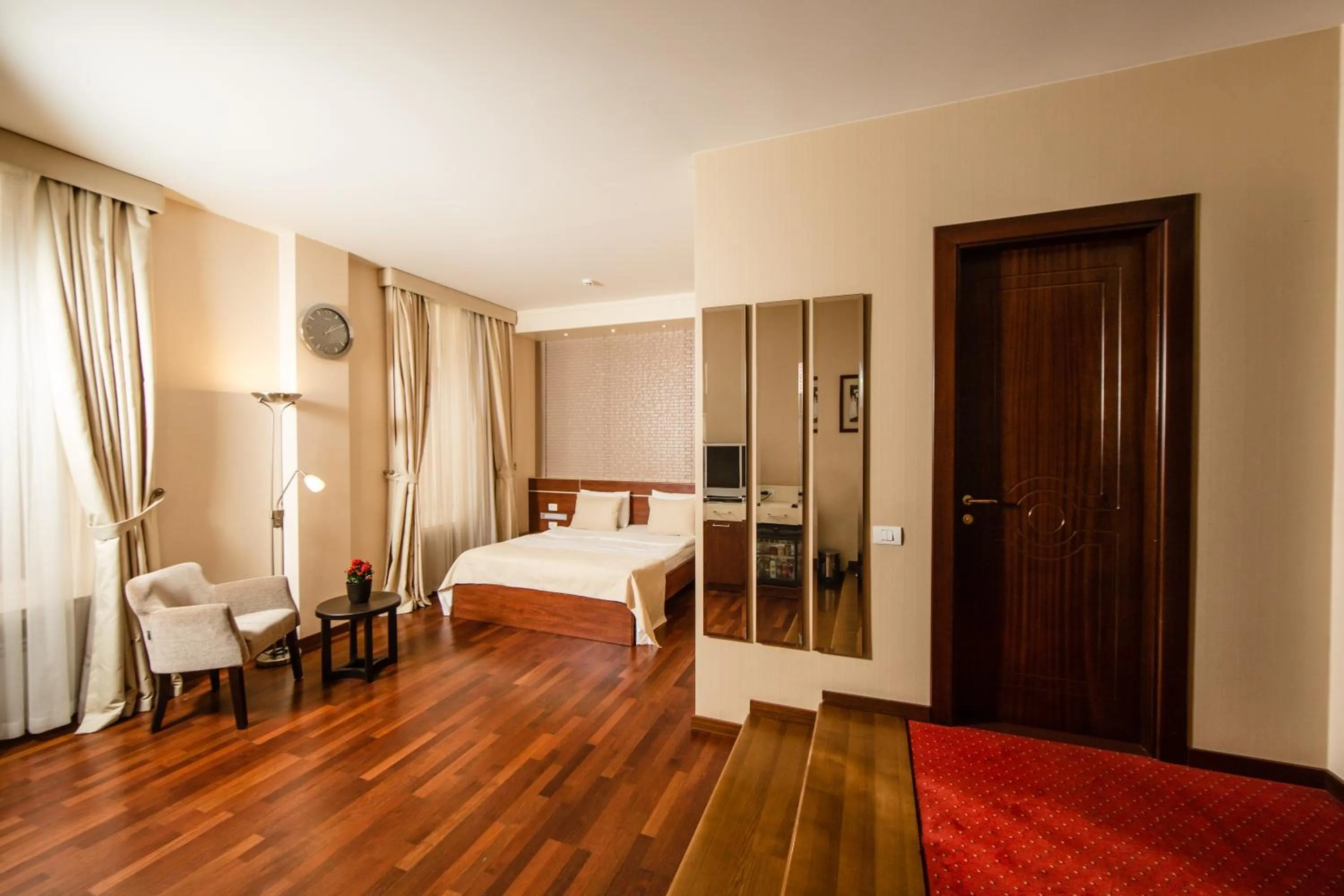 Photo of the whole room, Bed in Passage Modern Hotel