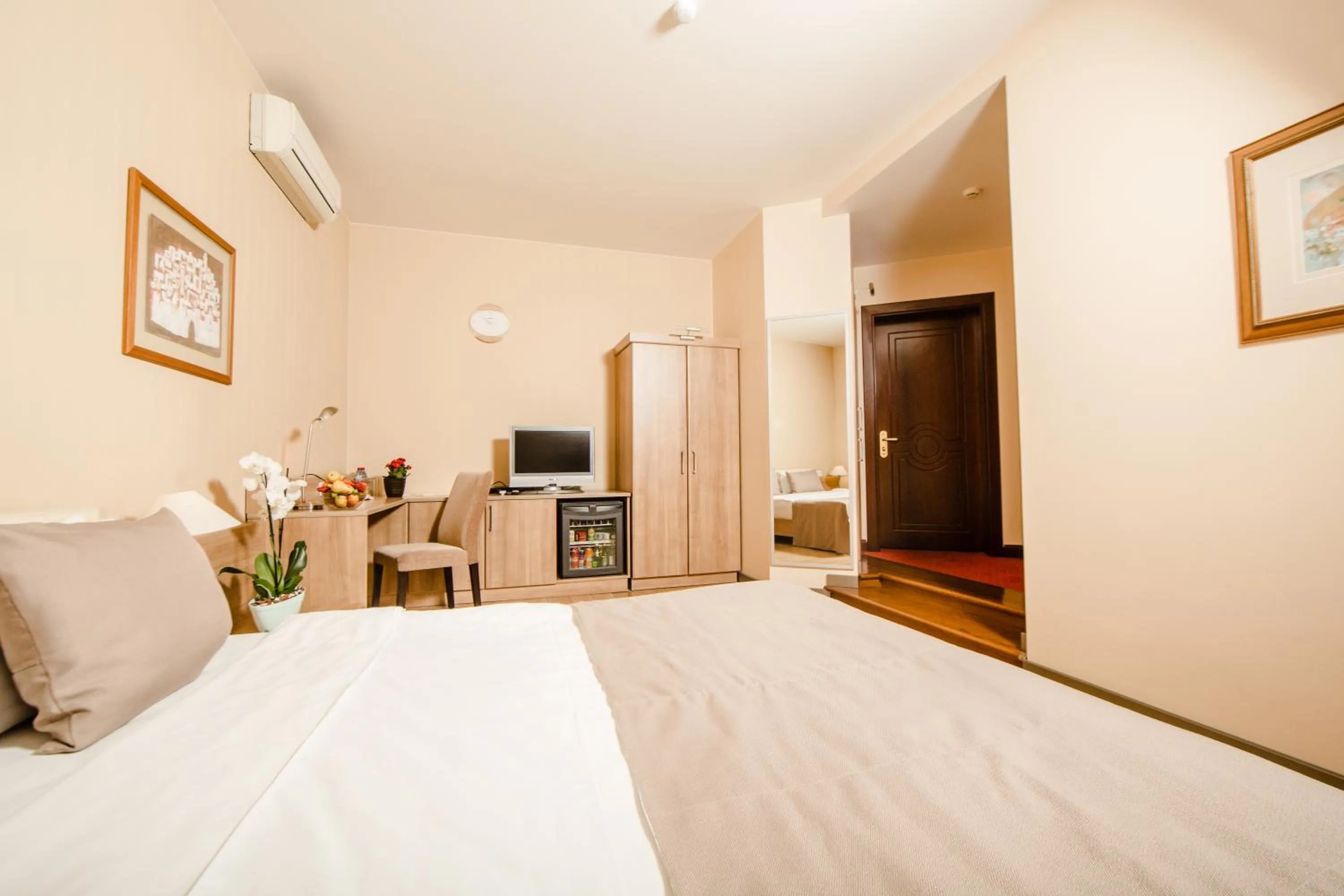 Living room, Bed in Passage Modern Hotel