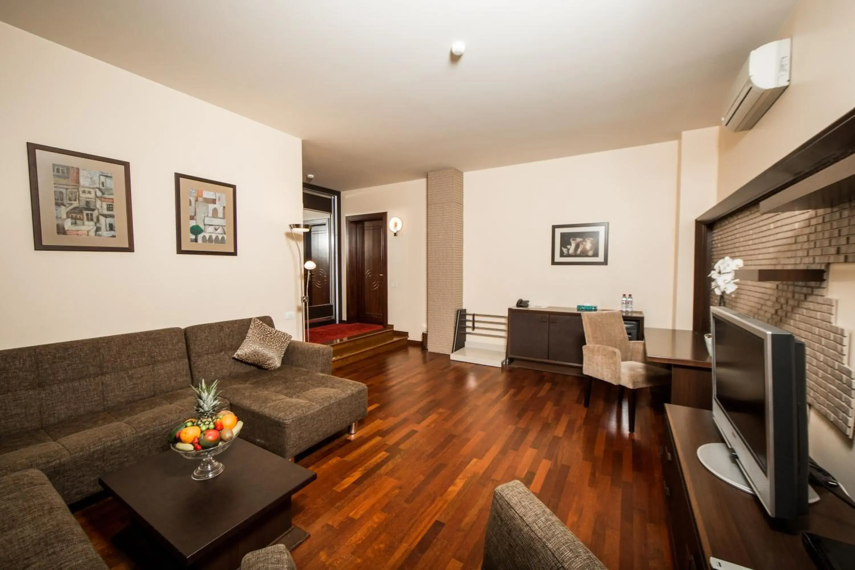 Suite - single occupancy in Passage Modern Hotel Suite - single occupancy in Passage Modern Hotel