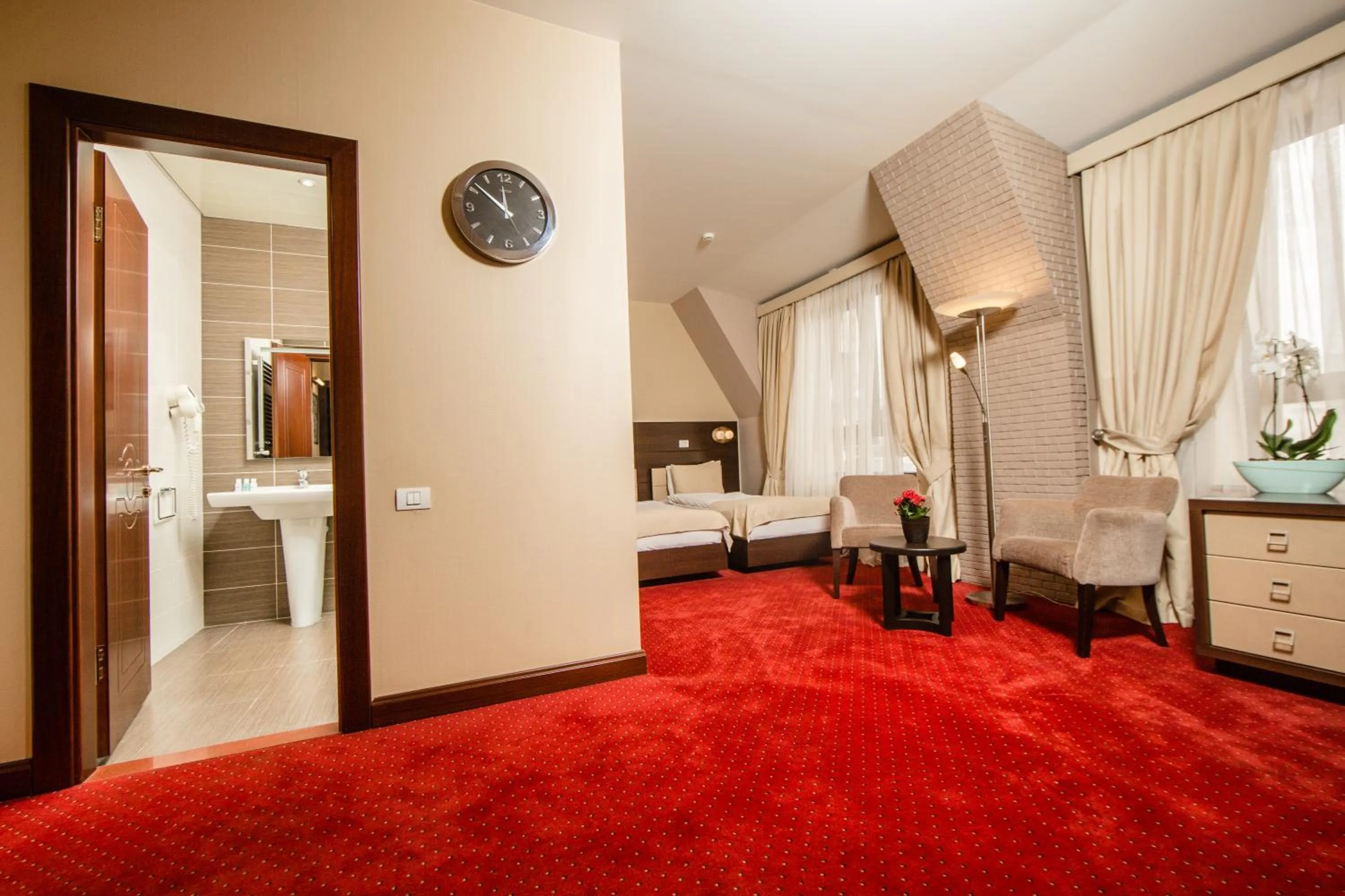 Photo of the whole room, Bed in Passage Modern Hotel