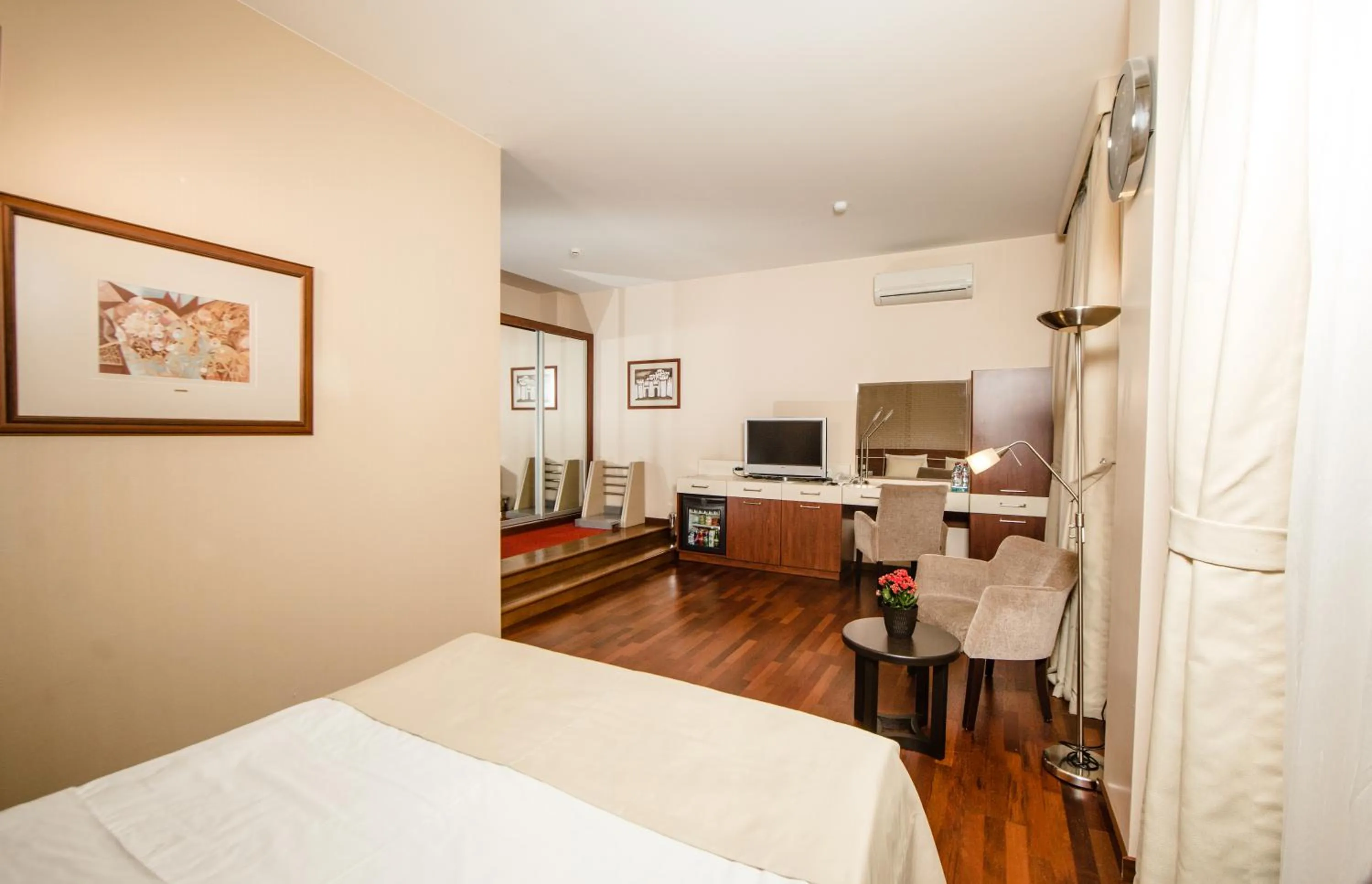 Photo of the whole room, Bed in Passage Modern Hotel