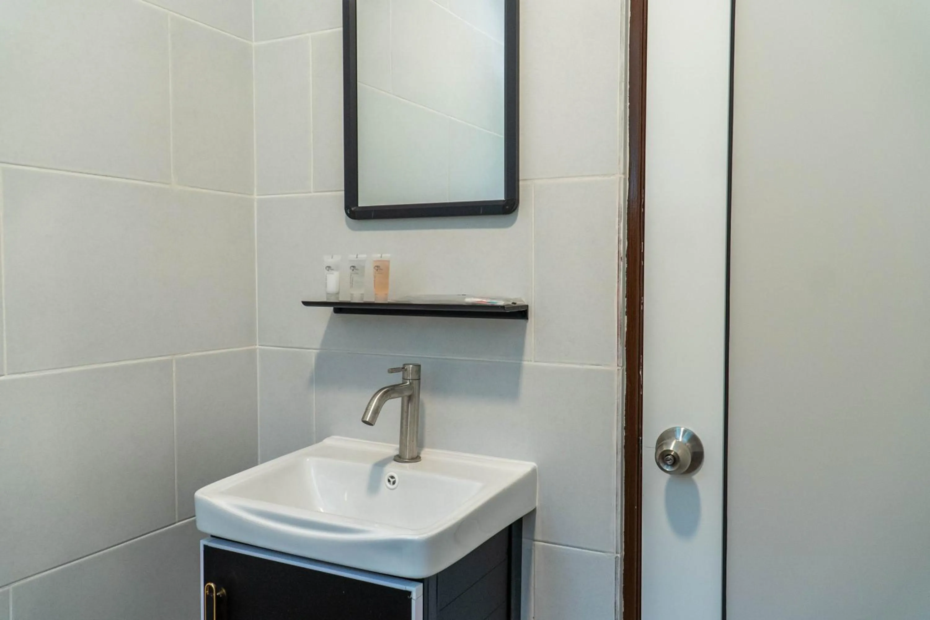 Bathroom in Mulyo Hotel