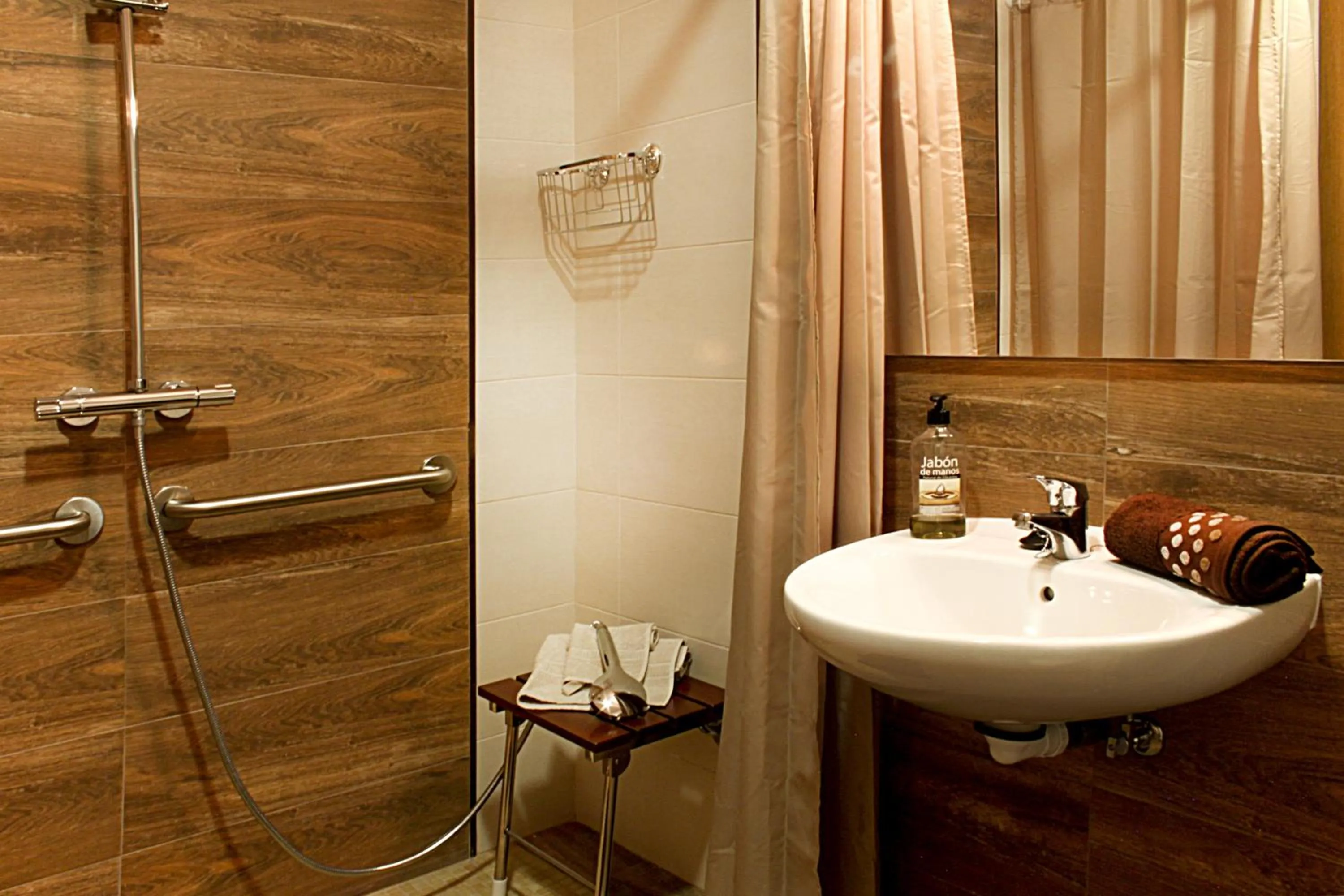 Bathroom in Apartamentos Turísticos Cúllar Vega