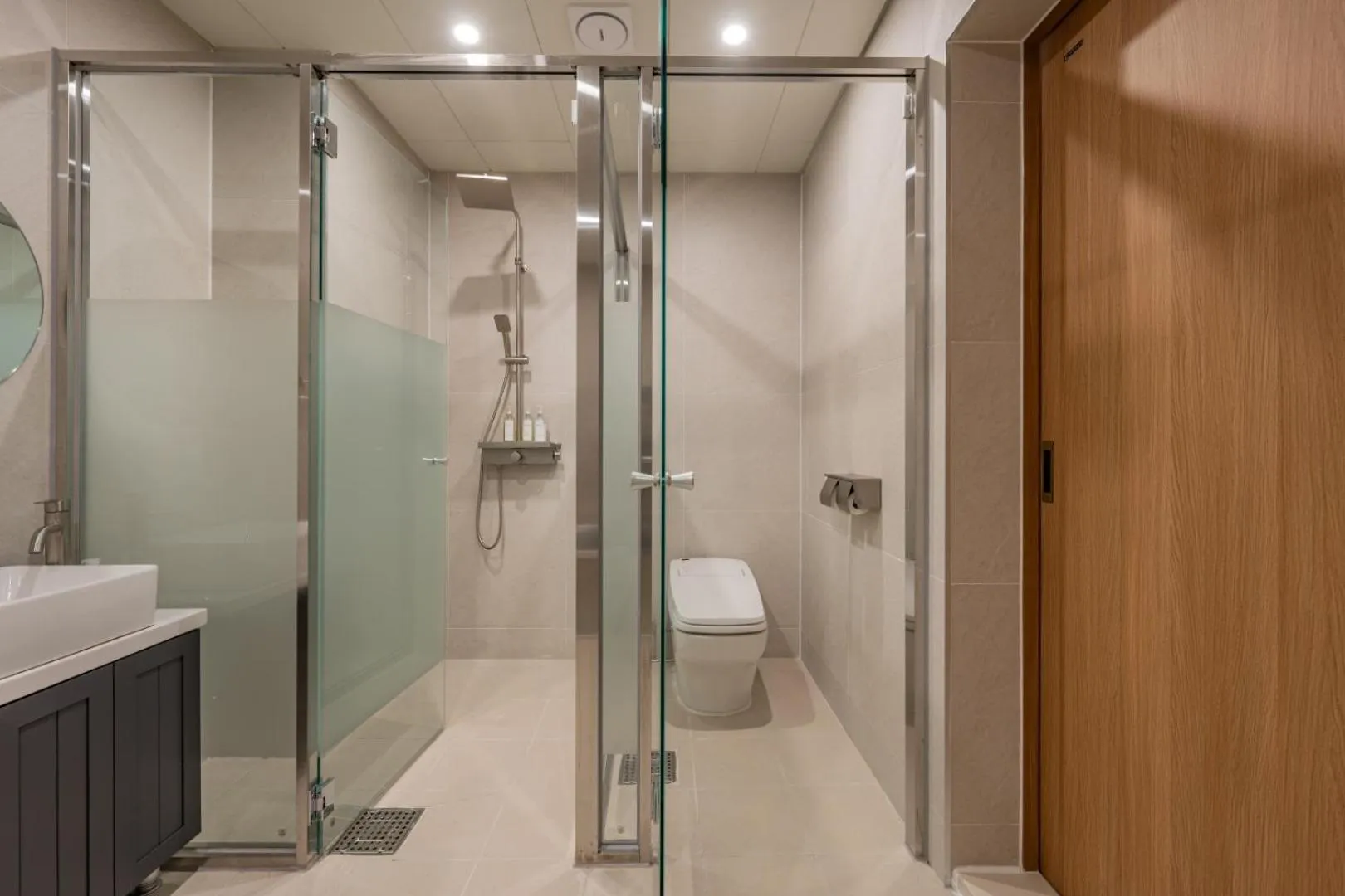 Shower in H-avenue Hotel Munhyeon