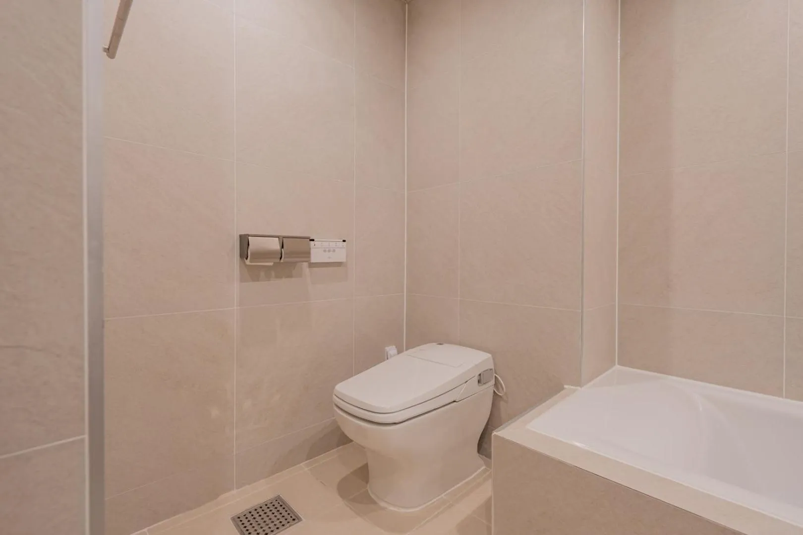 Bathroom in H-avenue Hotel Munhyeon