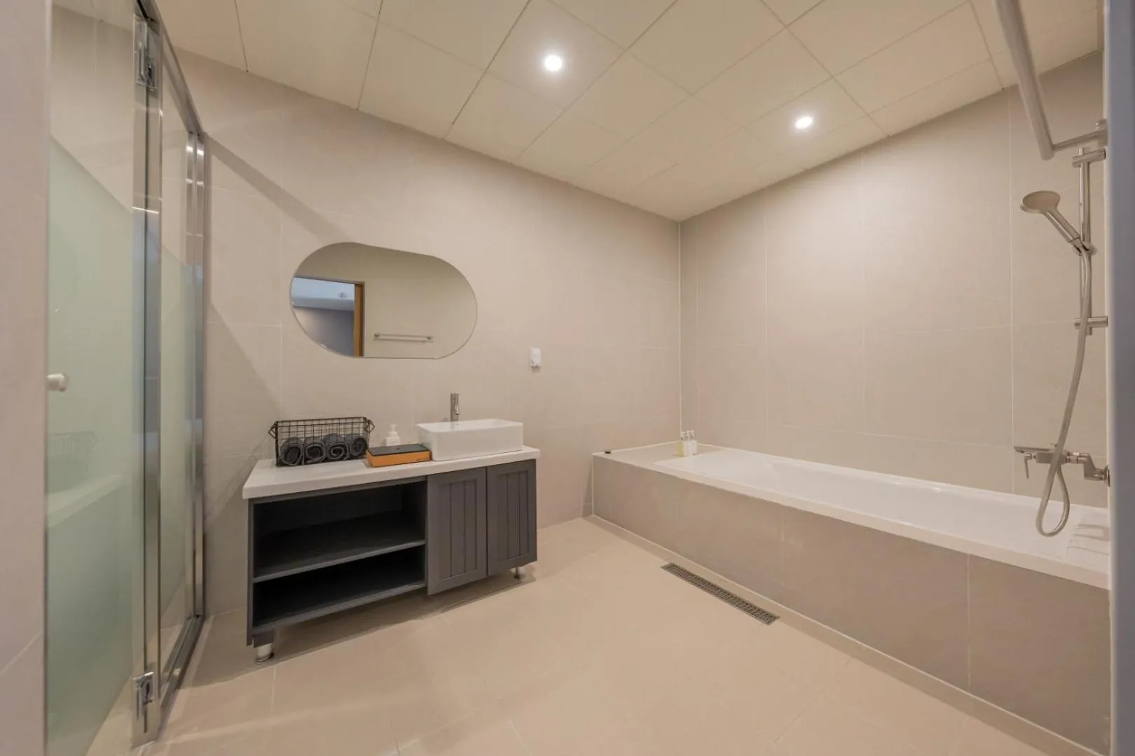 Bathroom in H-avenue Hotel Munhyeon