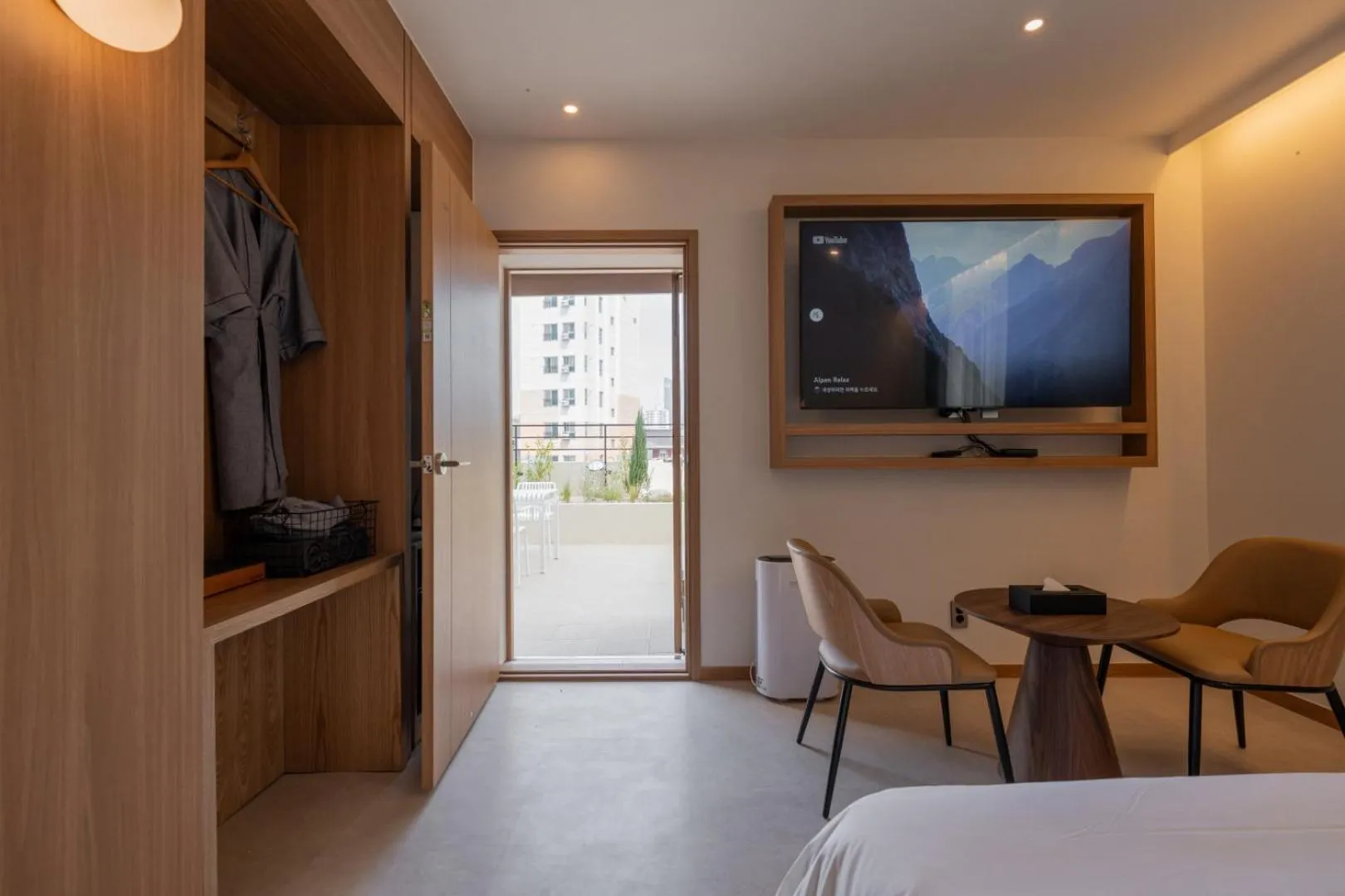 TV and multimedia, Bed in H-avenue Hotel Munhyeon