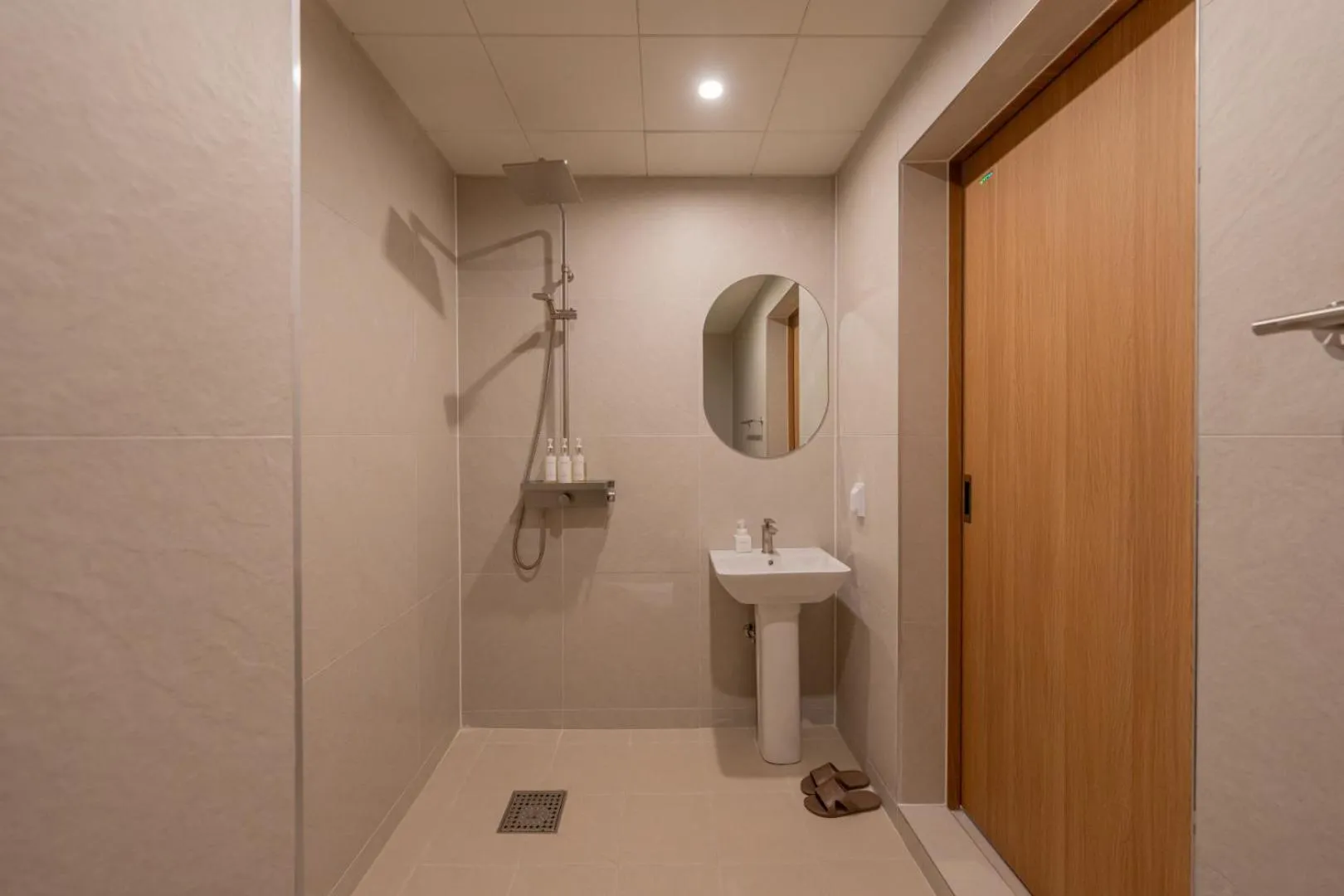 Shower in H-avenue Hotel Munhyeon