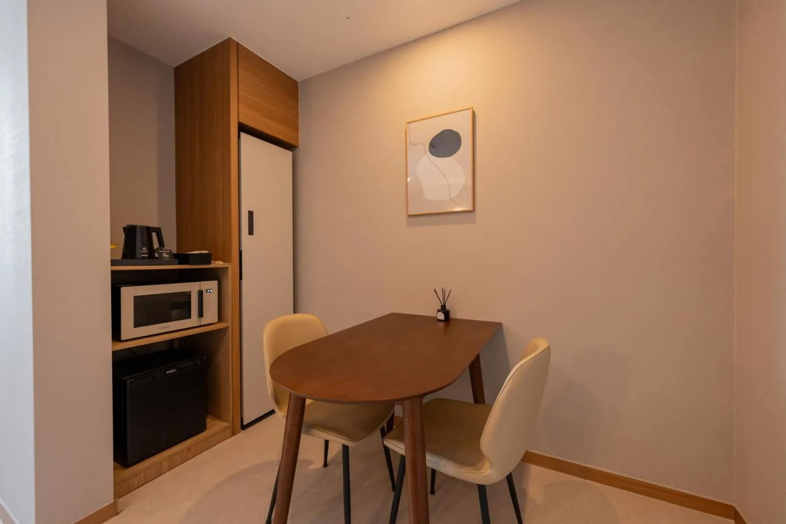 minibar in H-avenue Hotel Munhyeon