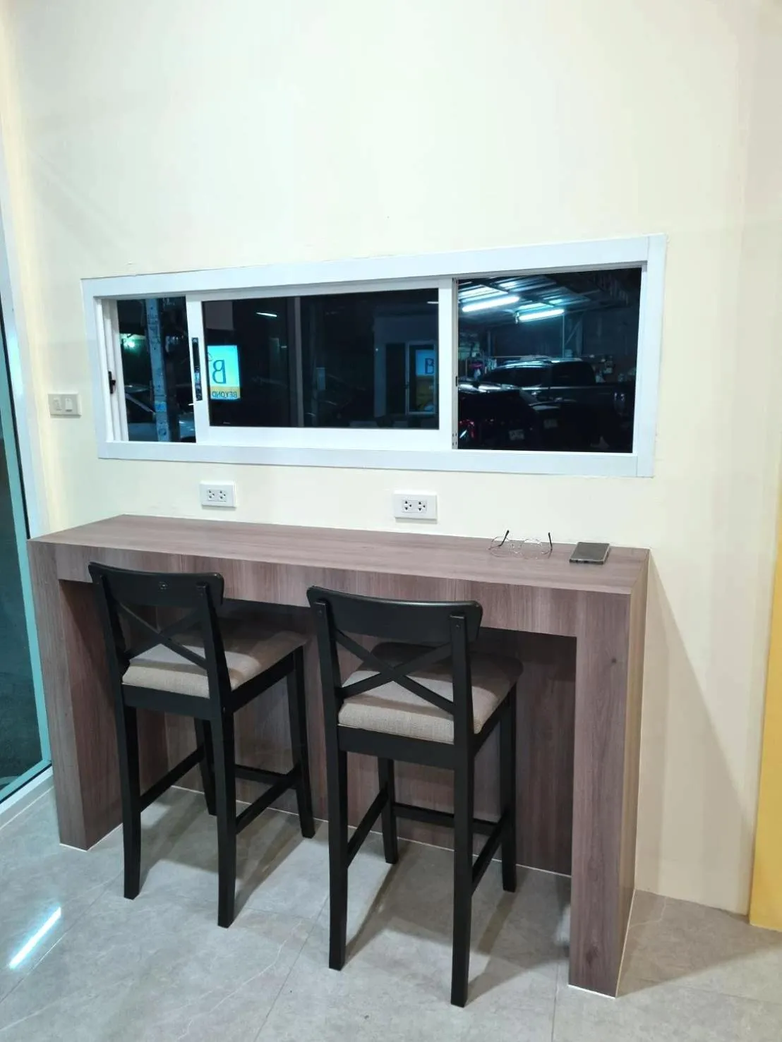 Communal lounge/ TV room in Beyond 21 Hotel