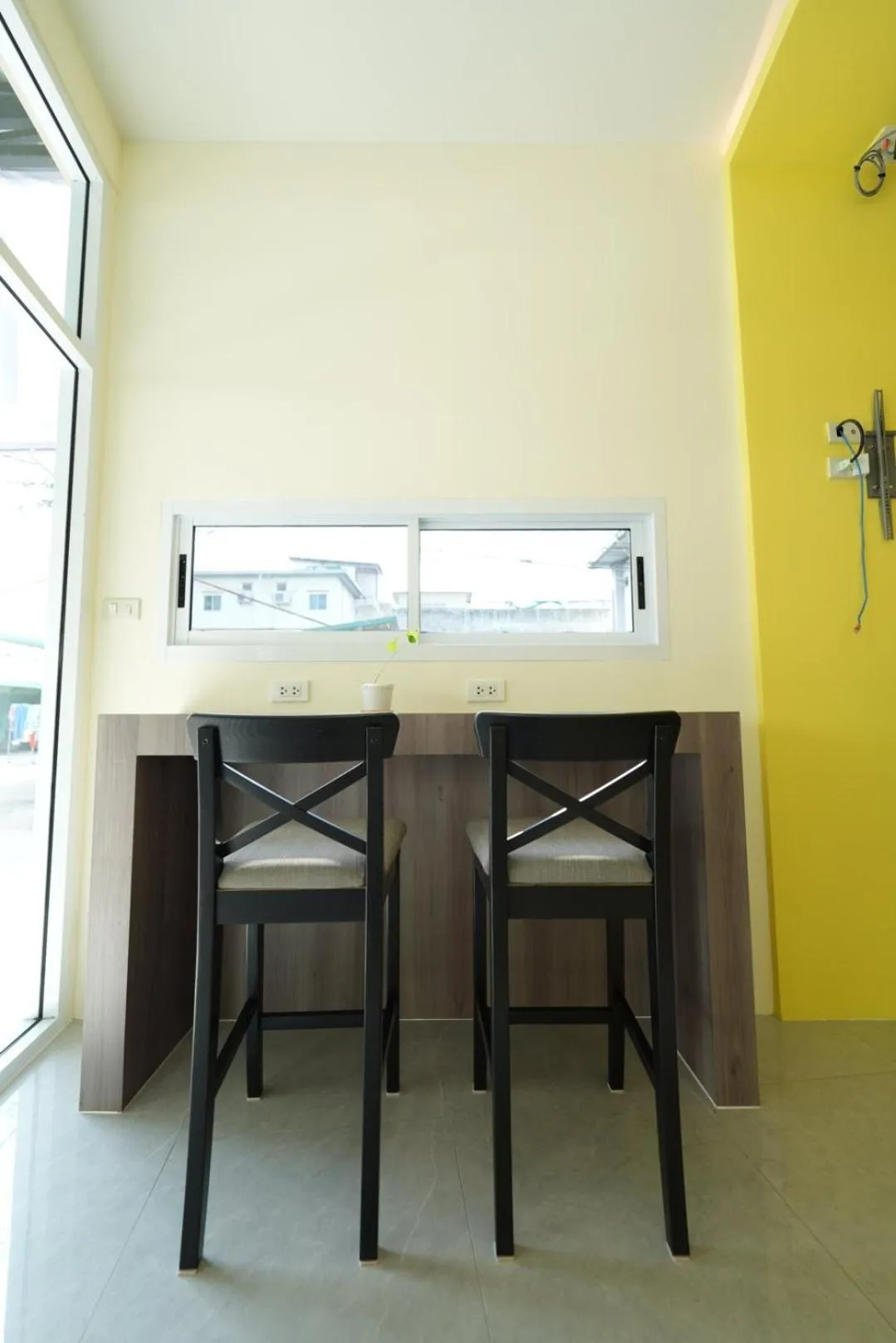 Communal lounge/ TV room in Beyond 21 Hotel