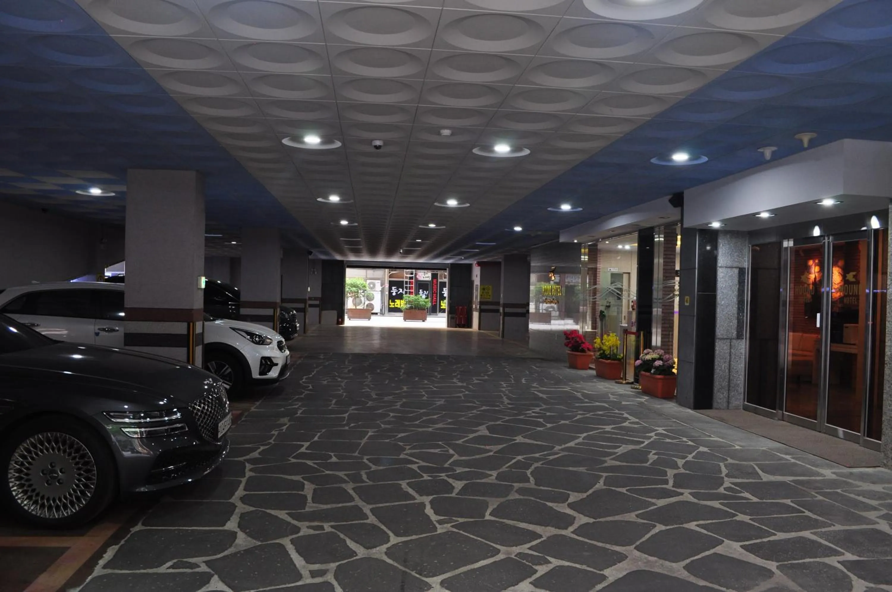 Parking in HOUND Hotel Sangmu