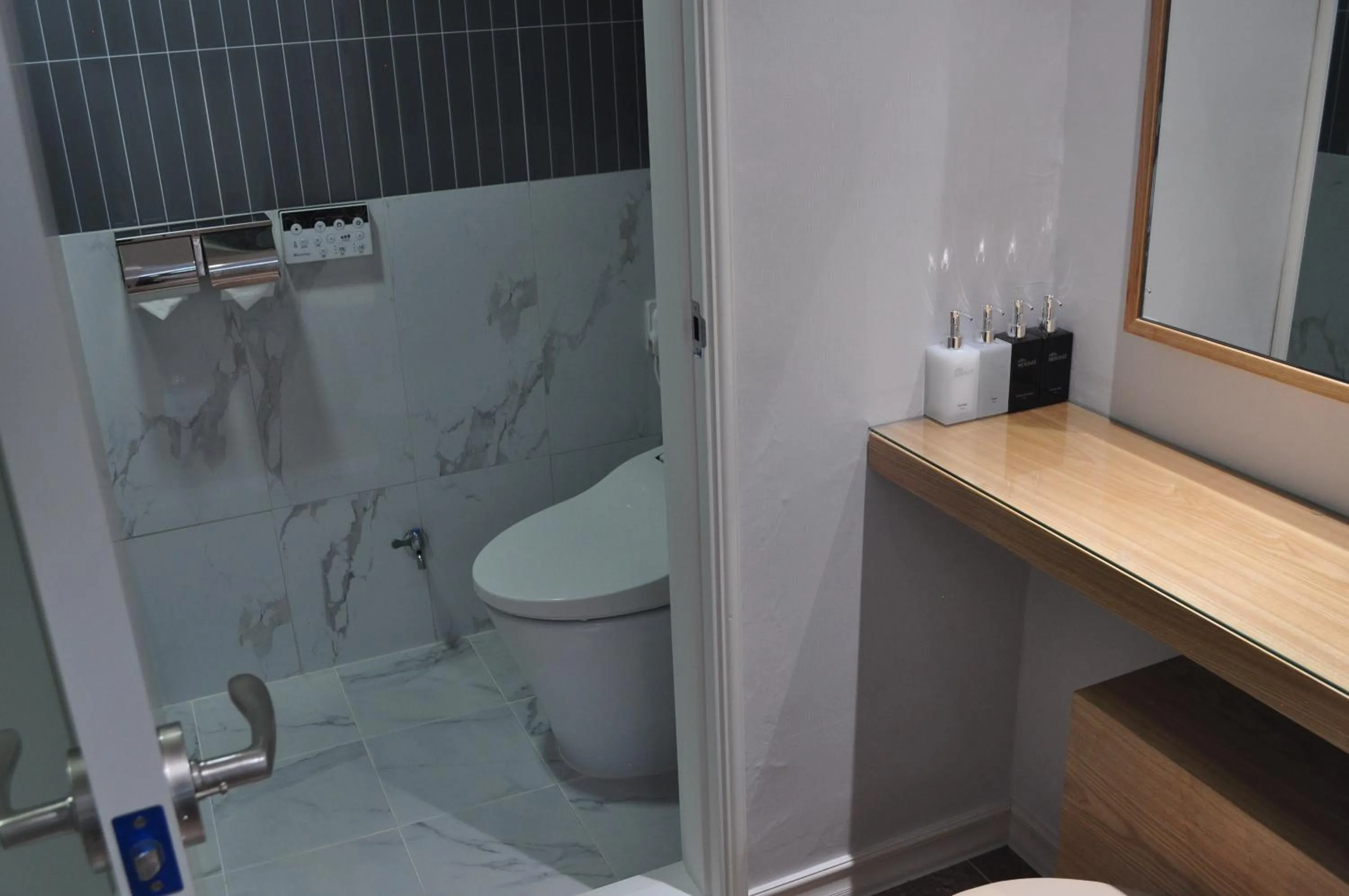 Shower in HOUND Hotel Sangmu