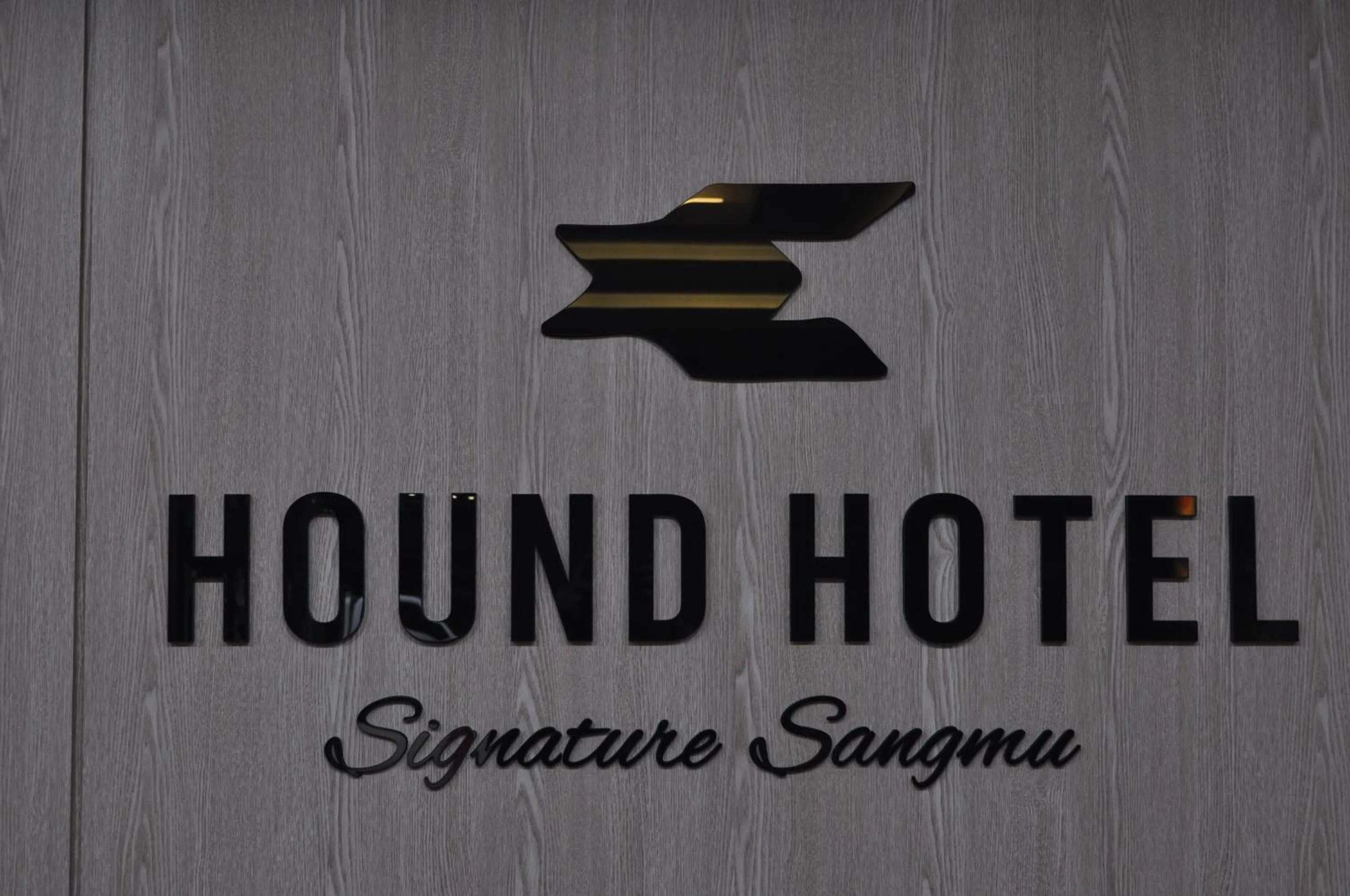 Logo/Certificate/Sign in HOUND Hotel Sangmu