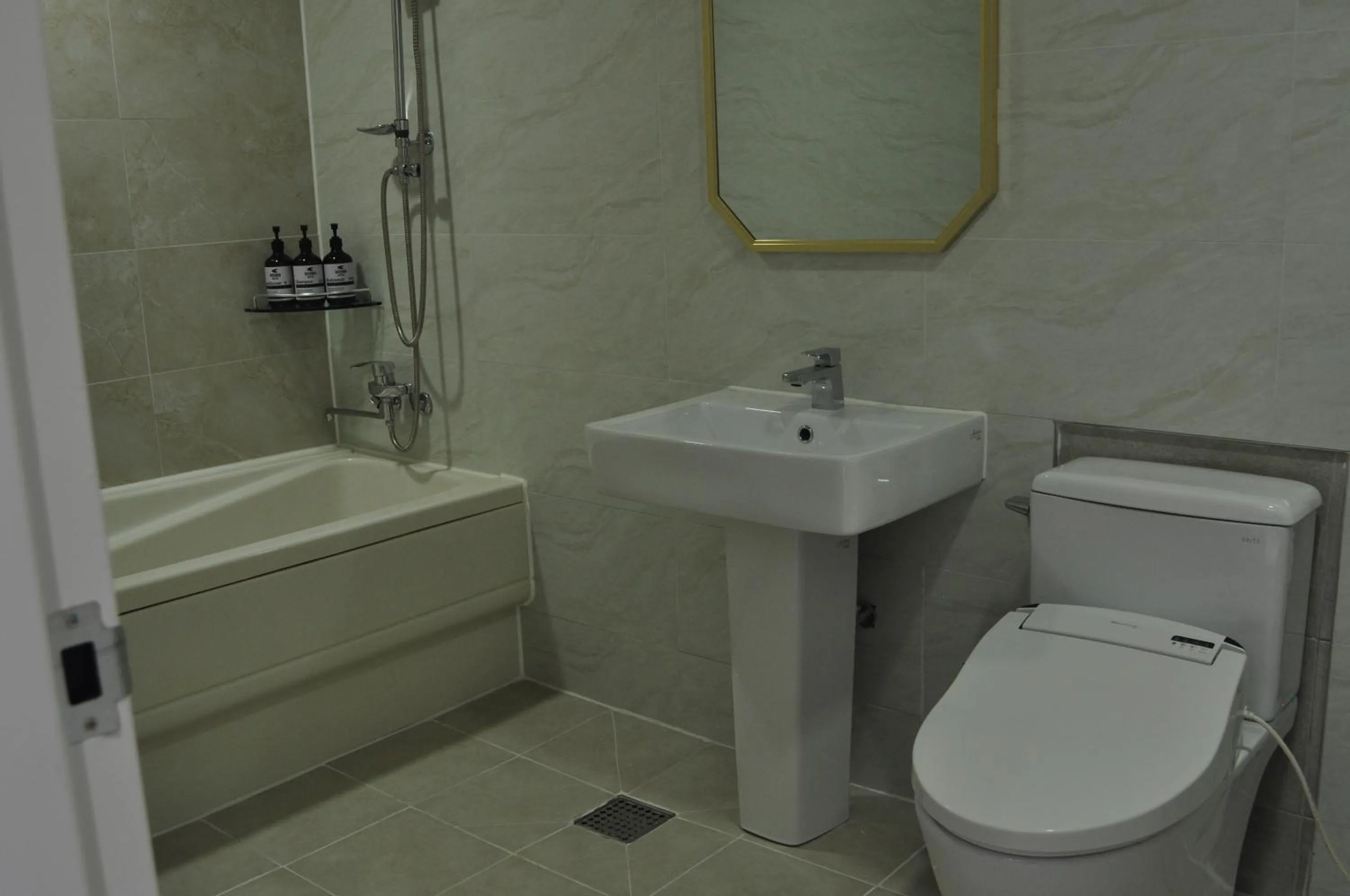 Shower in HOUND Hotel Sangmu