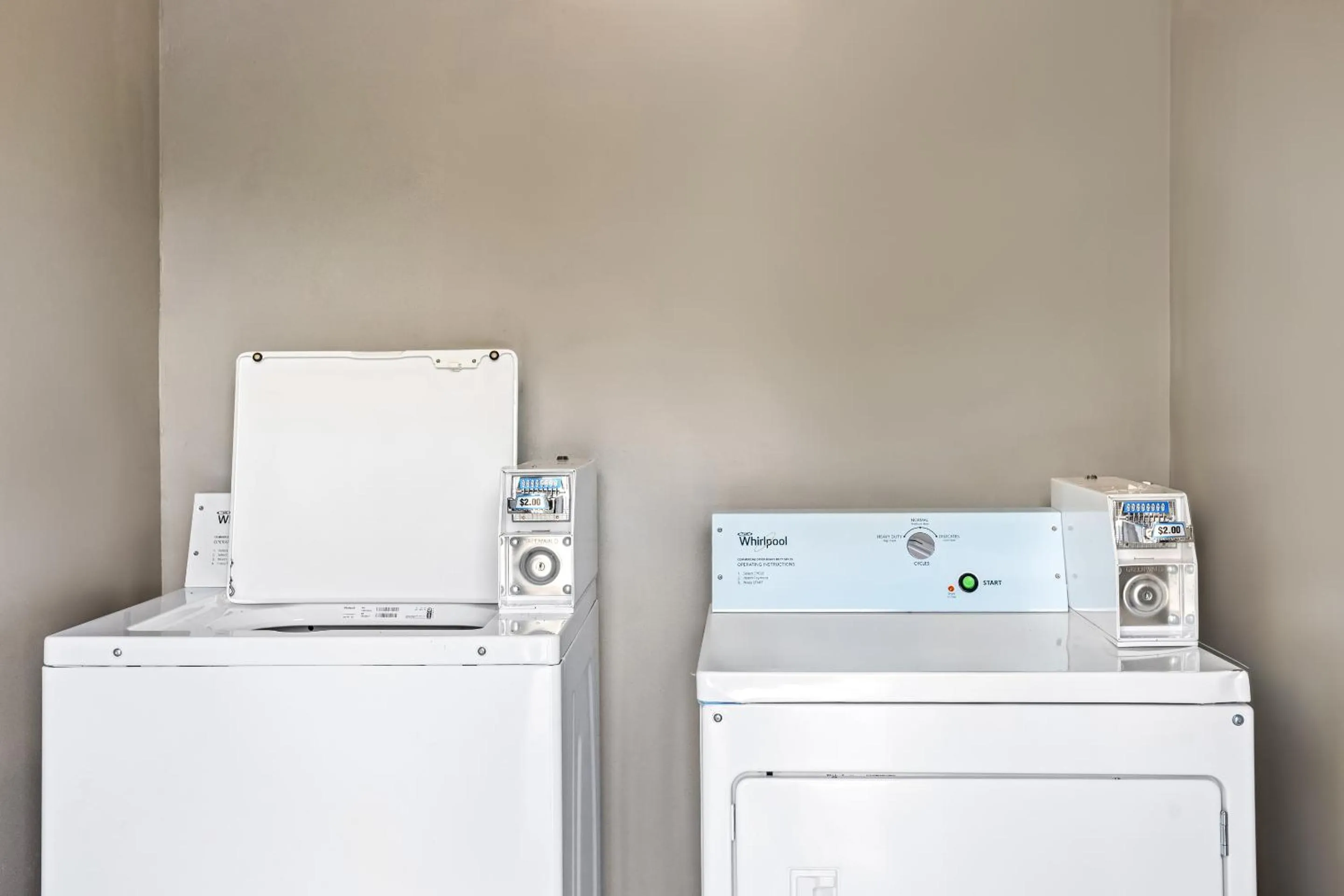 washing machine in Econo Lodge