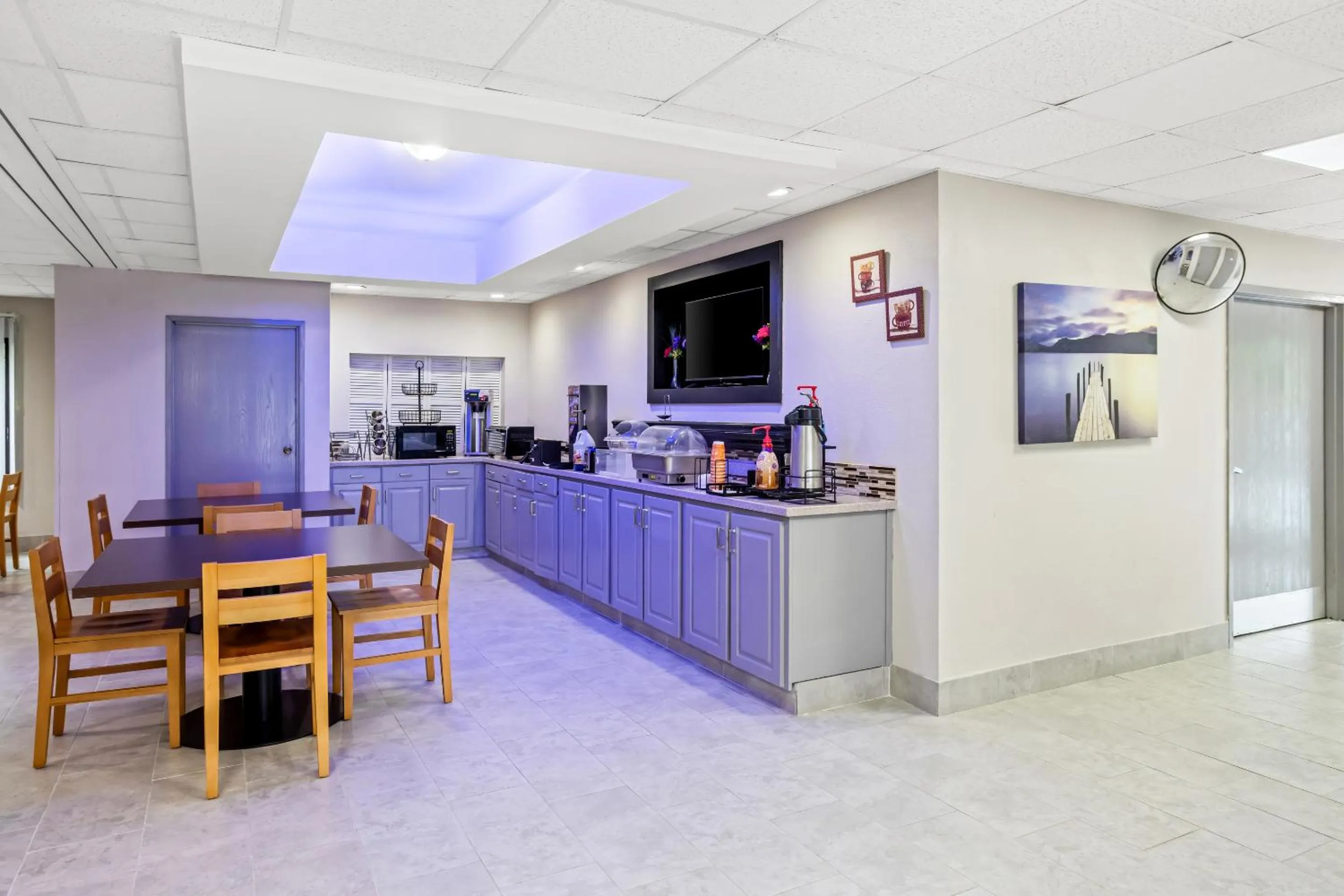 Breakfast in Econo Lodge