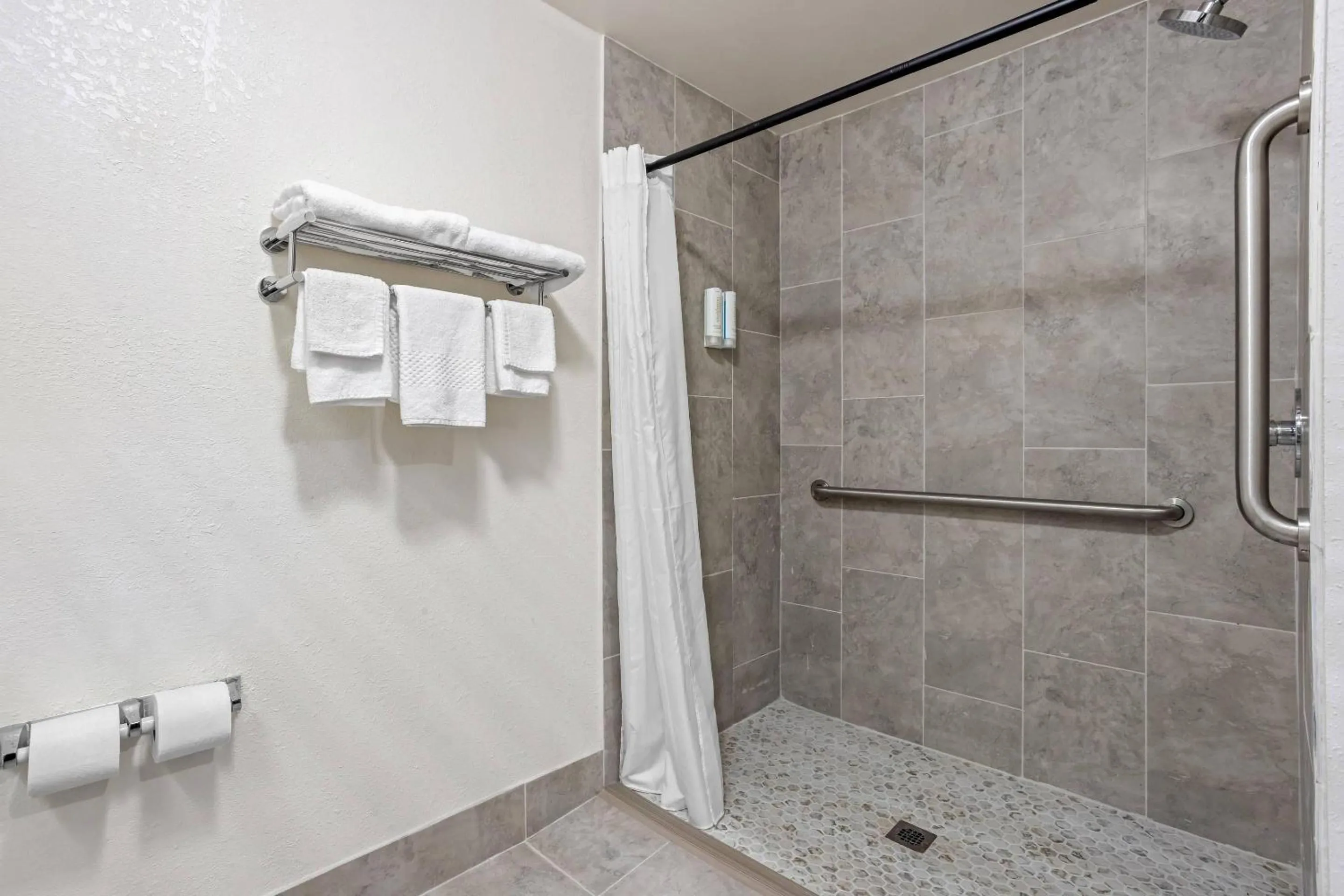 Bedroom in Econo Lodge