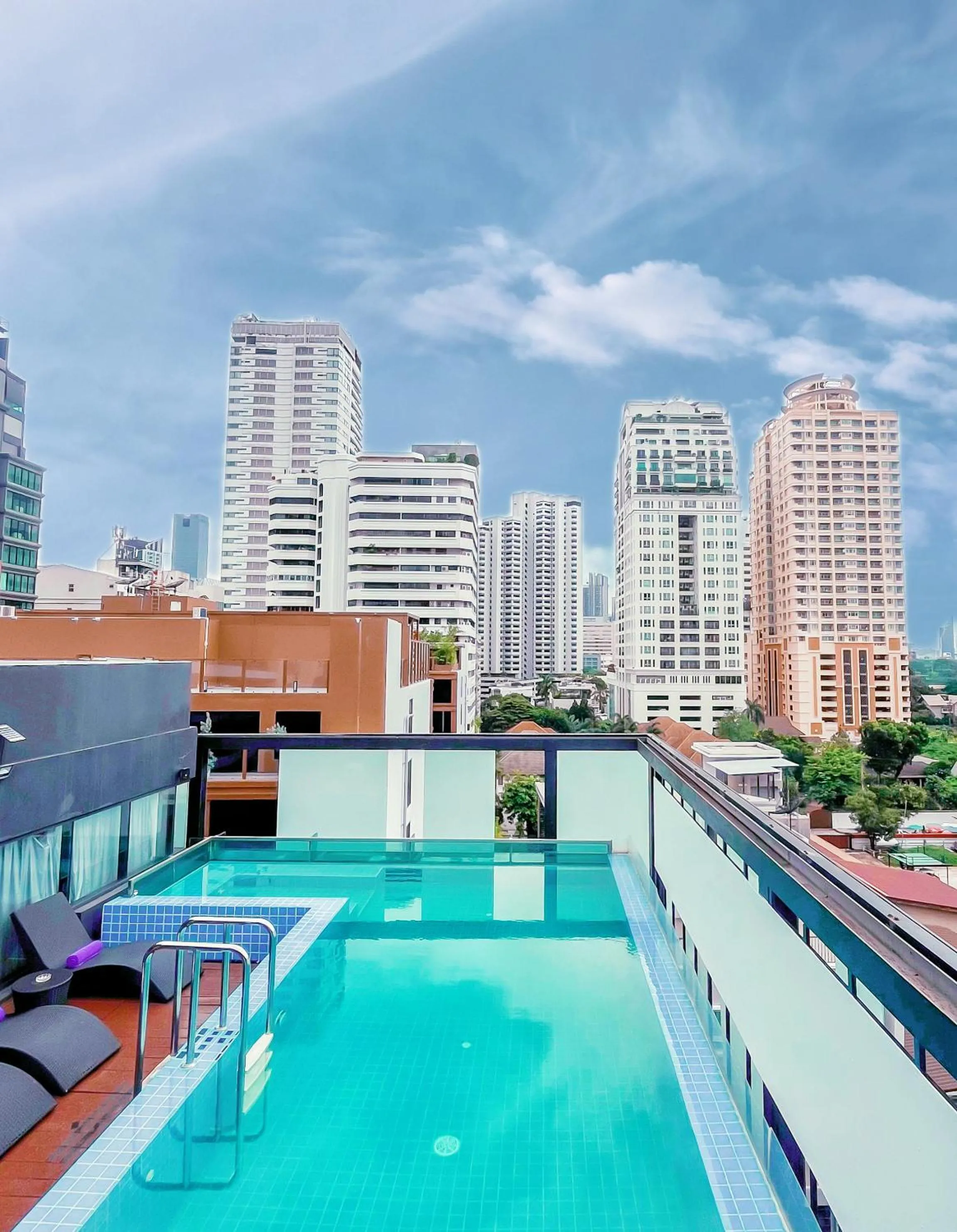 Swimming pool in Metacity Bangkok